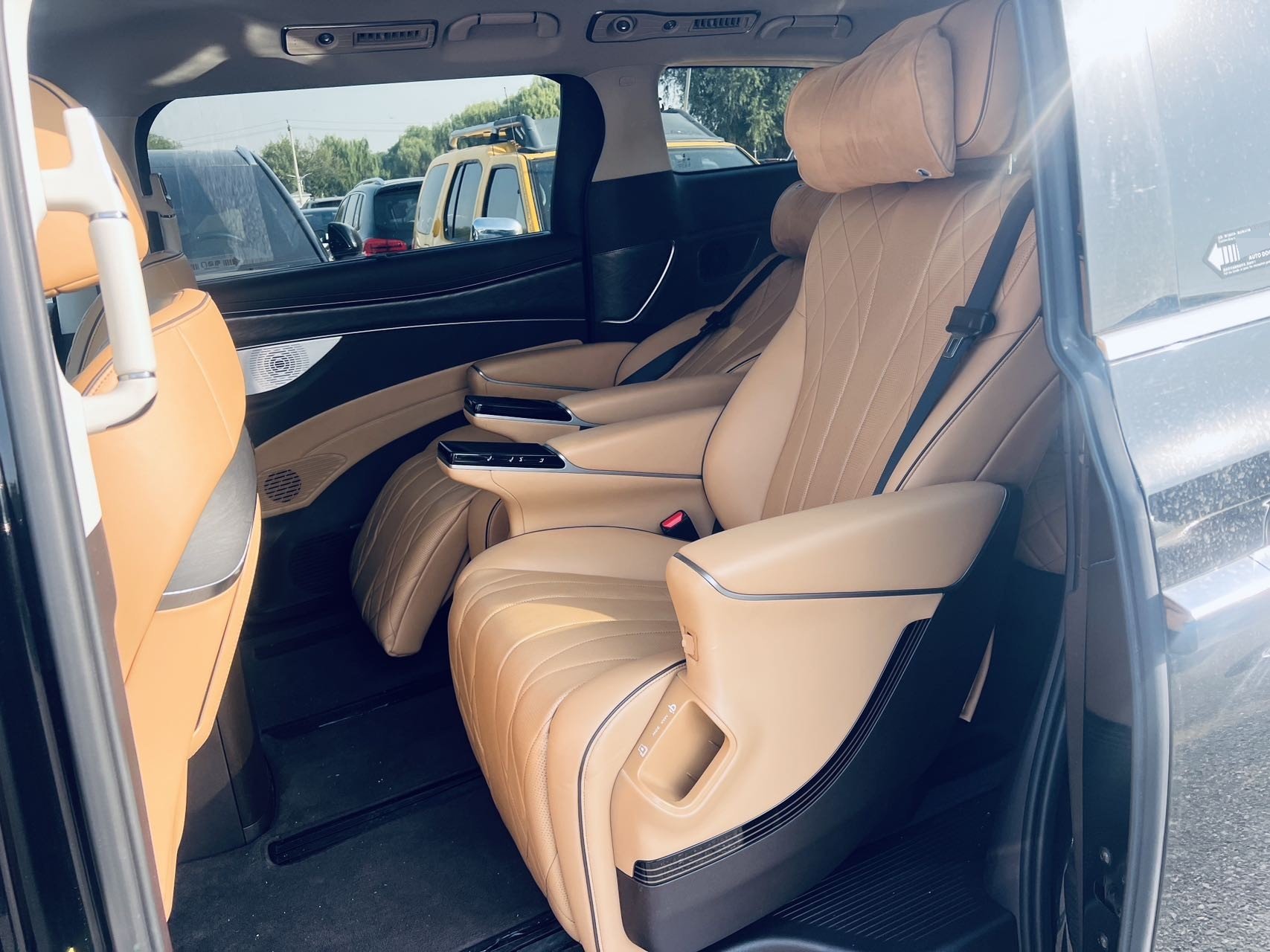 Denza 2024 Denza D9 DM-i 1.5T CVT 970 Luxury