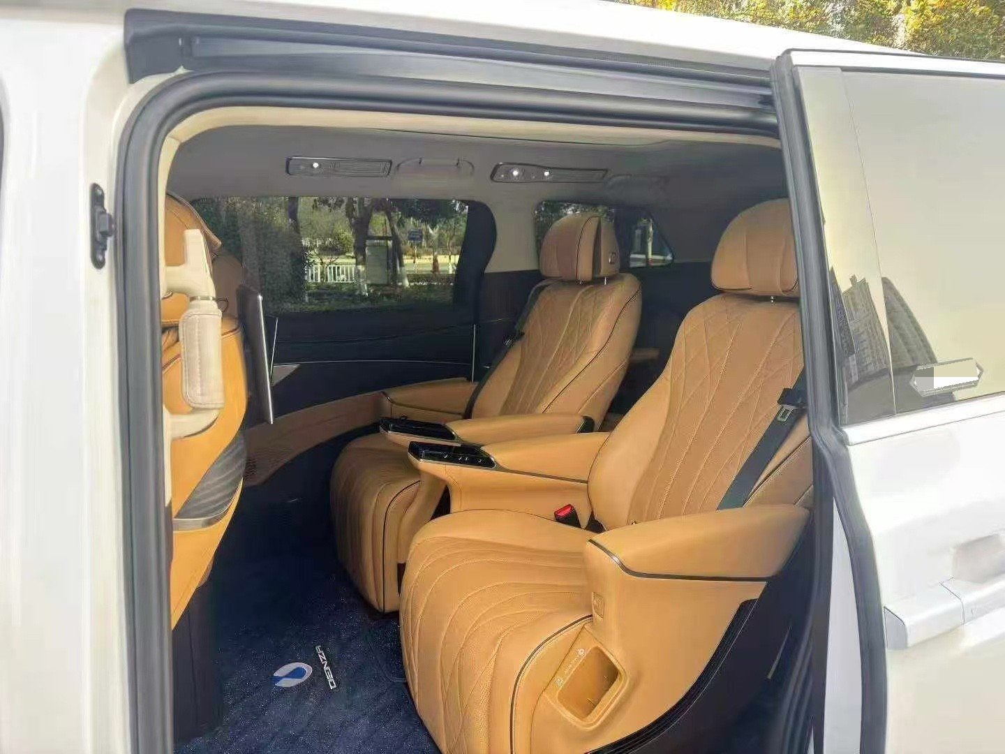 Denza 2024 Denza D9 DM-i 1.5T CVT 1050 Premium