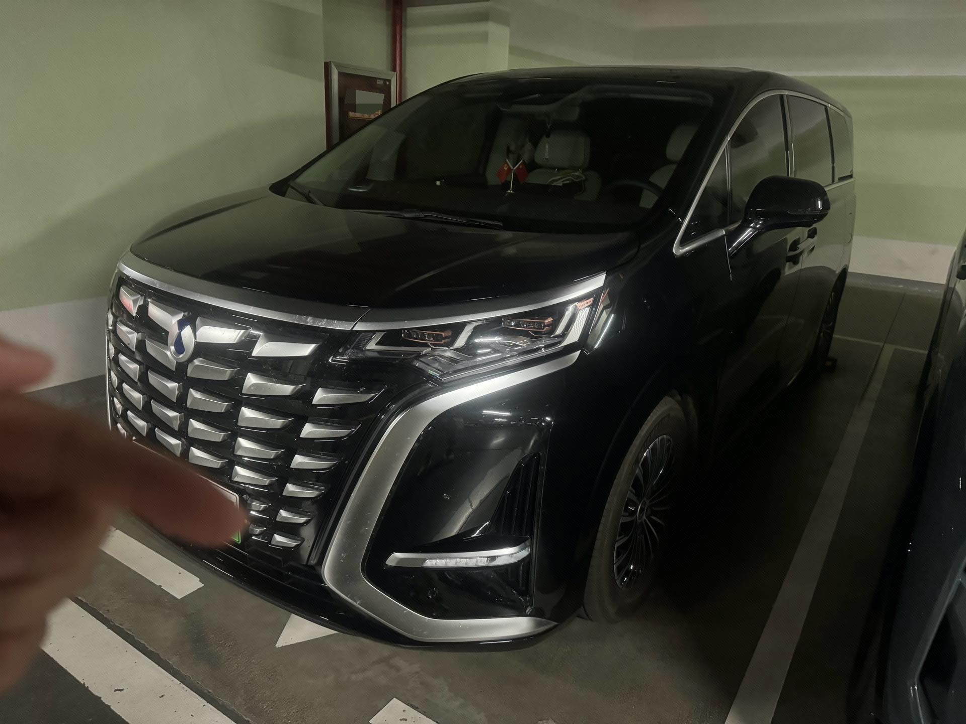 Denza 2022 Denza D9 DM-i 1.5T CVT 970 AWD Flagship
