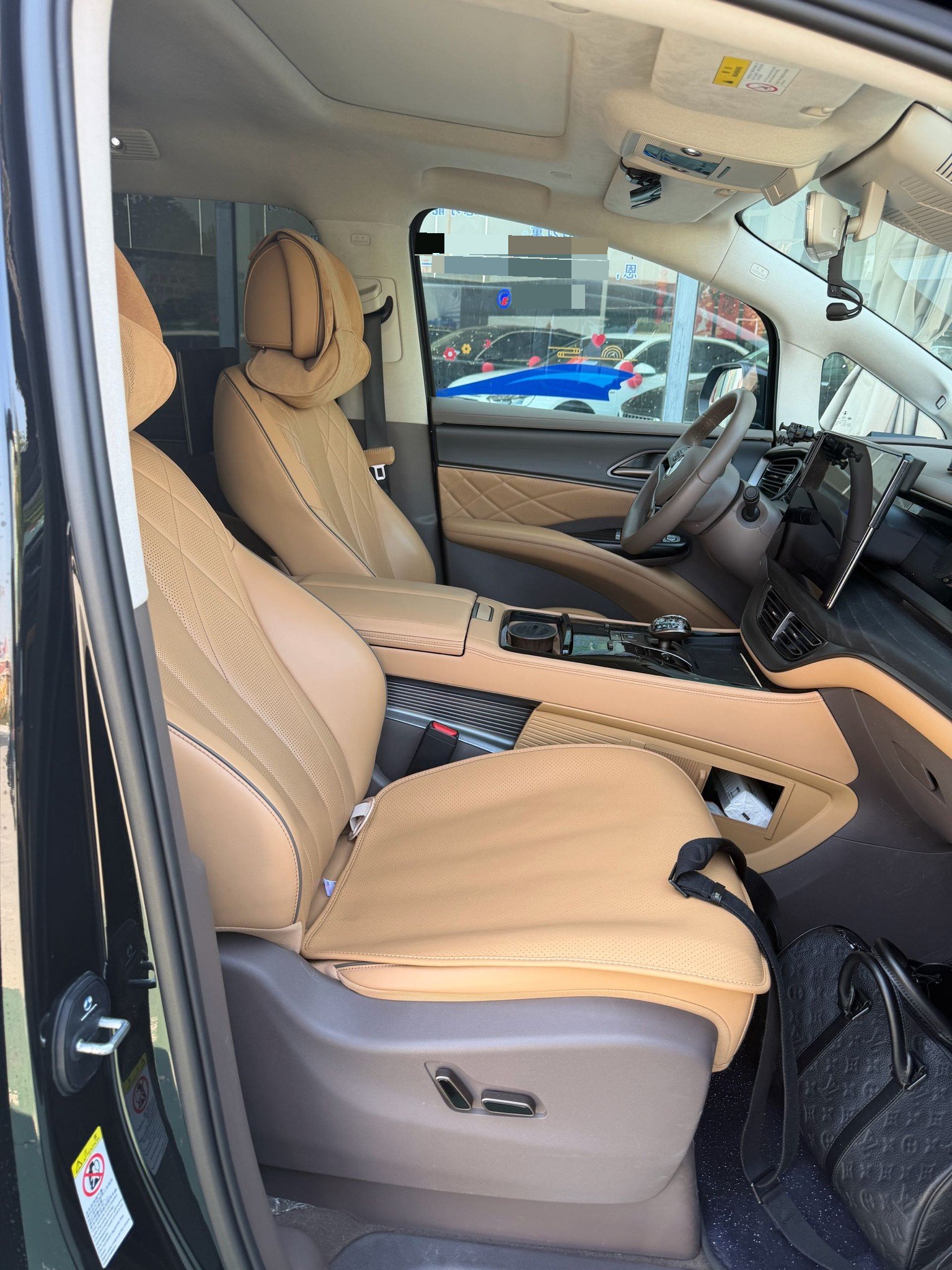 Denza 2022 Denza D9 DM-i 1.5T CVT 970 AWD Flagship