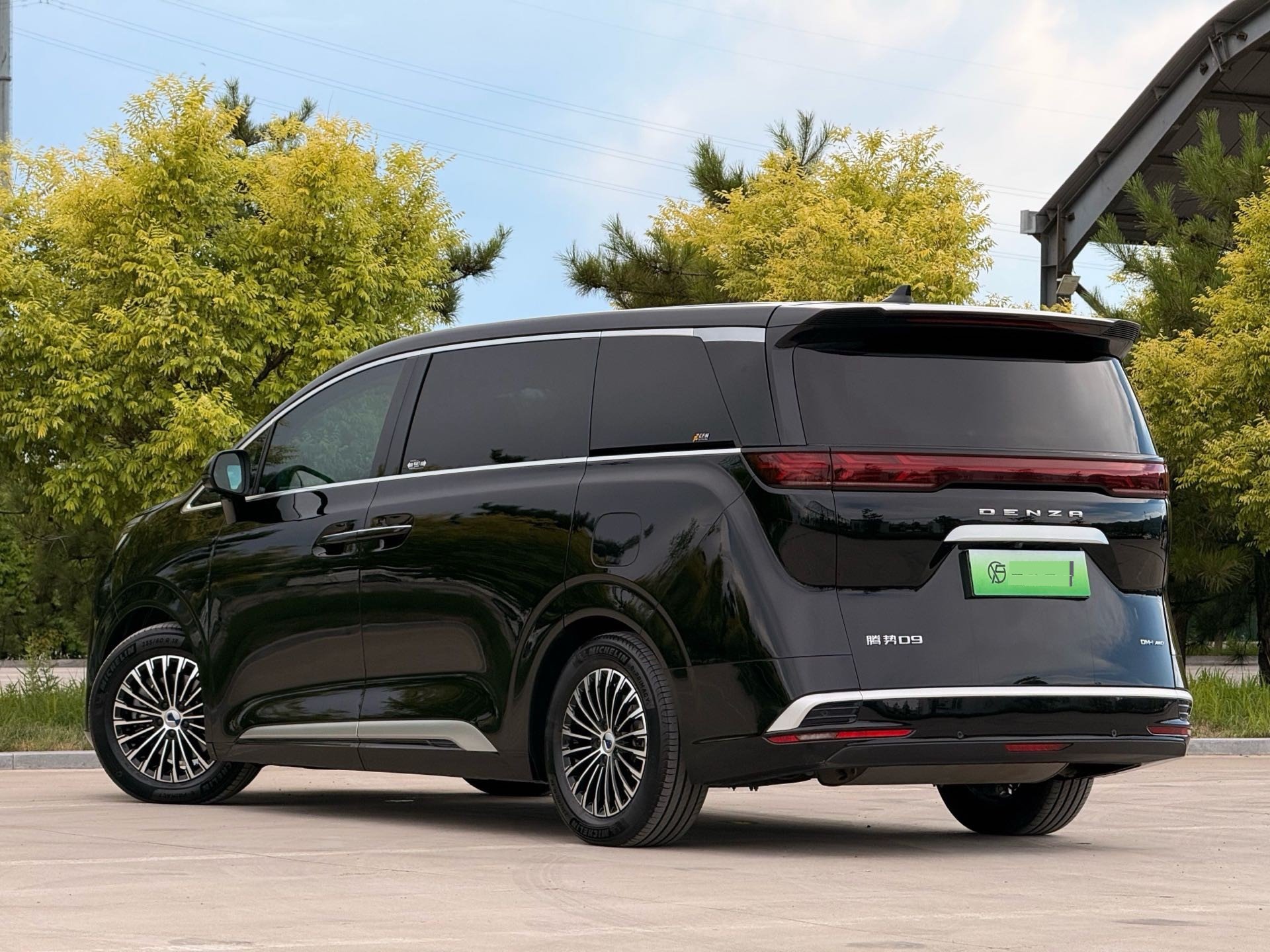 Denza 2022 Denza D9 DM-i 1.5T CVT 970 AWD Premium