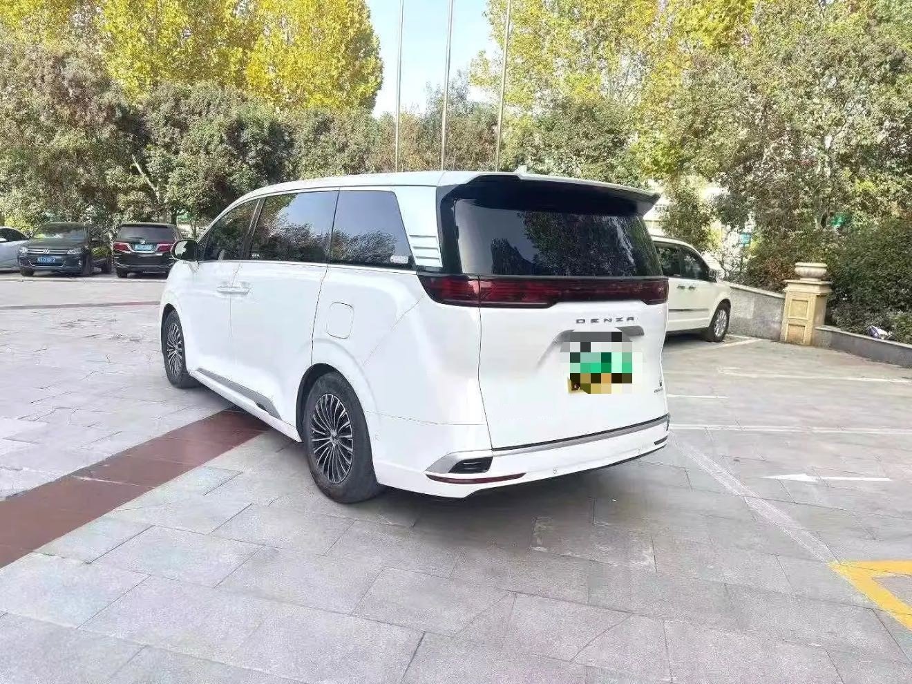 Denza 2024 Denza D9 DM-i 1.5T CVT 1050 Premium