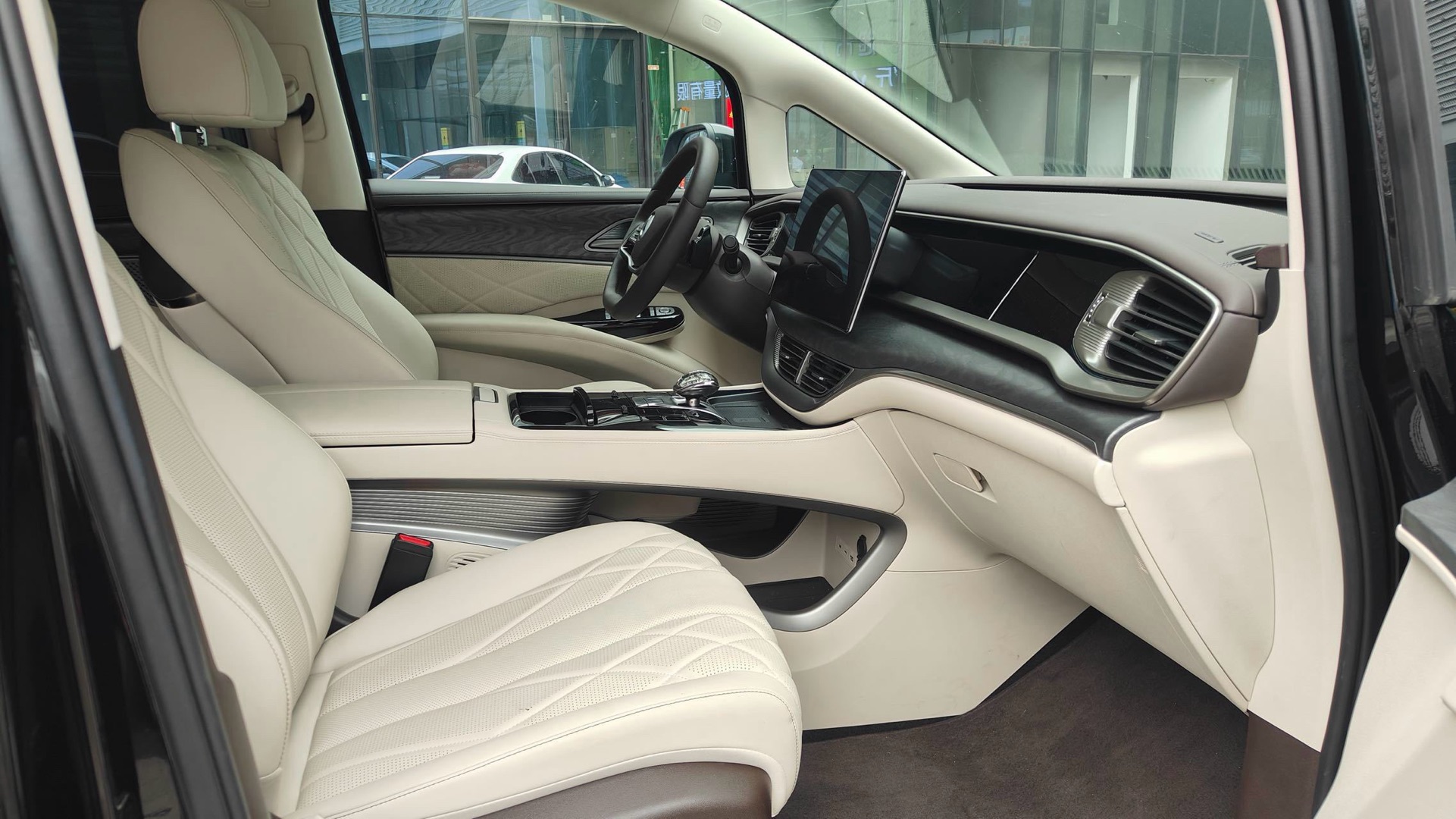 Denza 2025 Denza D9 DM-i 1.5T CVT Four-Wheel Drive Premium Voyage