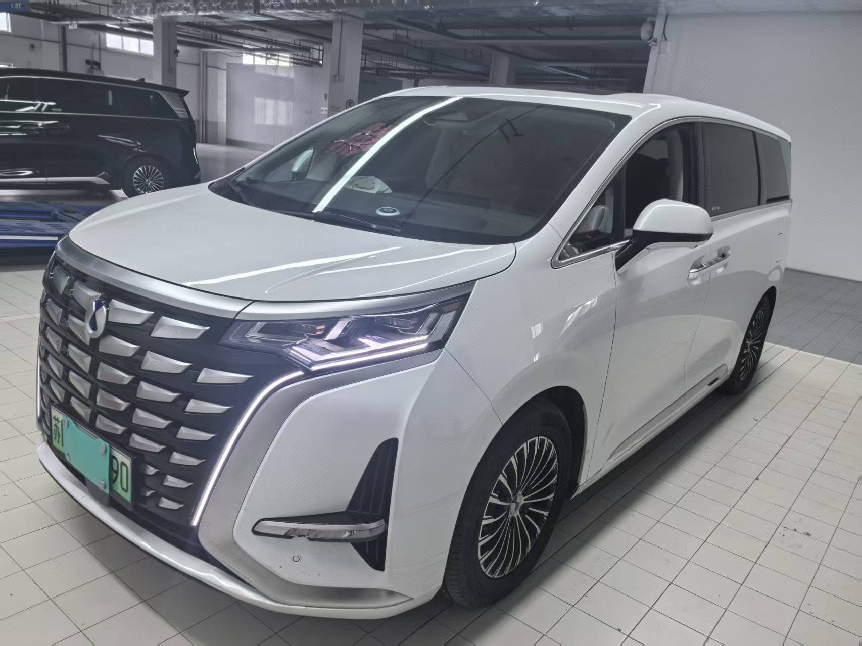 Denza 2024 Denza D9 DM-i 1.5T CVT 980 AWD Premium