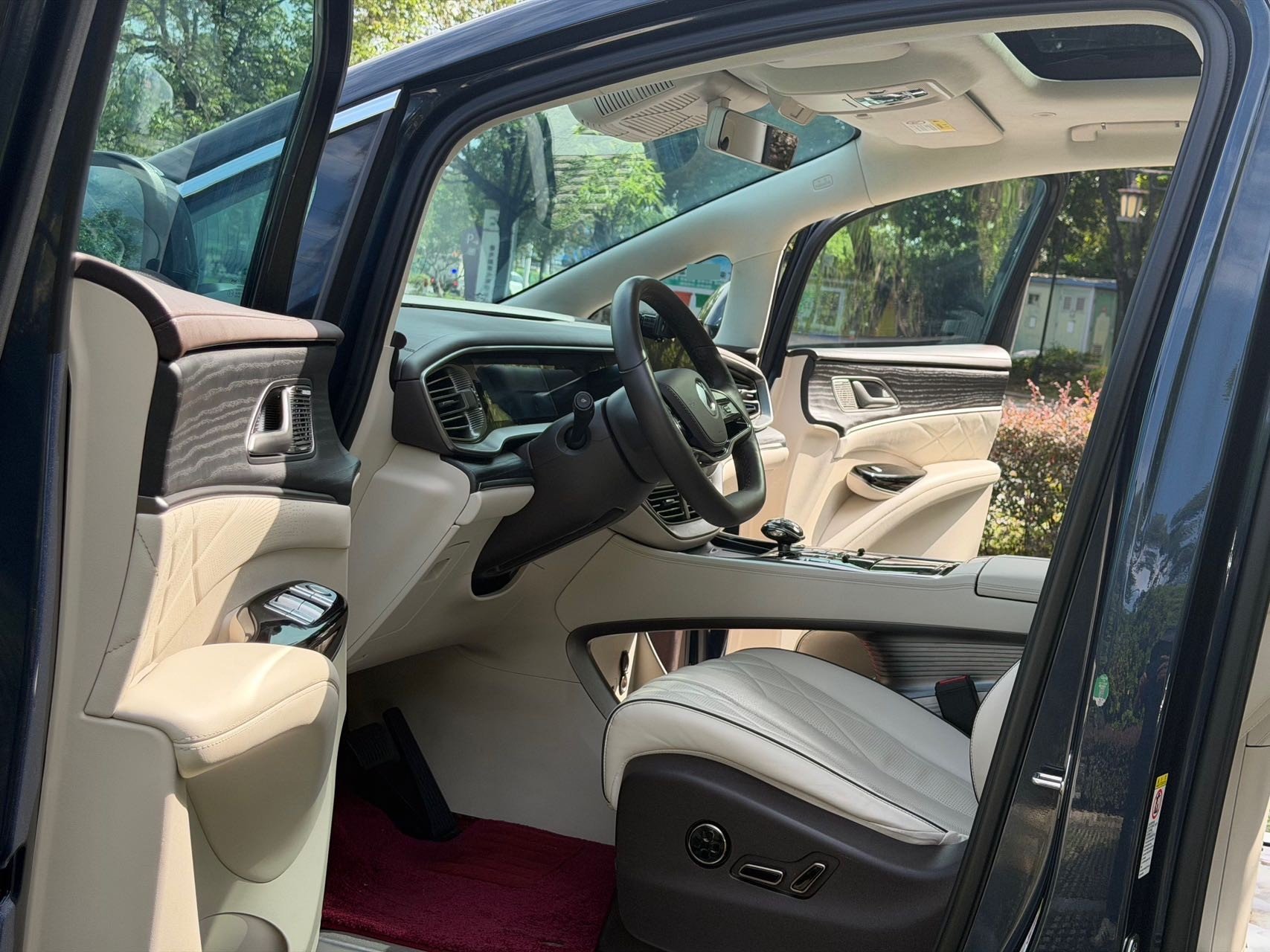 Denza 2024 Denza D9 DM-i 1.5T CVT 980 AWD Flagship