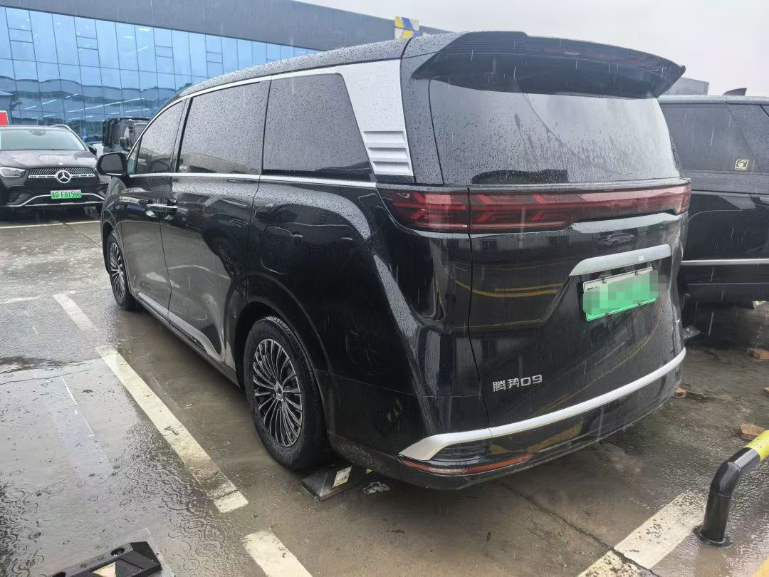 Denza 2022 Denza D9 DM-i 1.5T CVT 970 AWD Premium