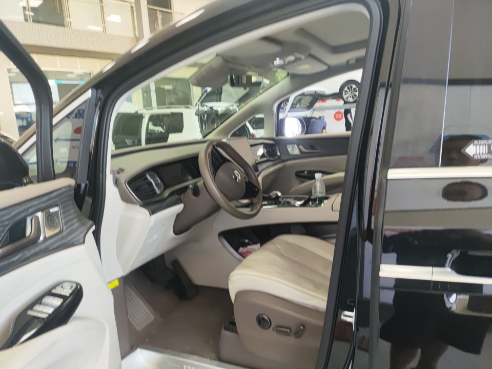 Denza 2022 Denza D9 DM-i 1.5T CVT 970 AWD Premium