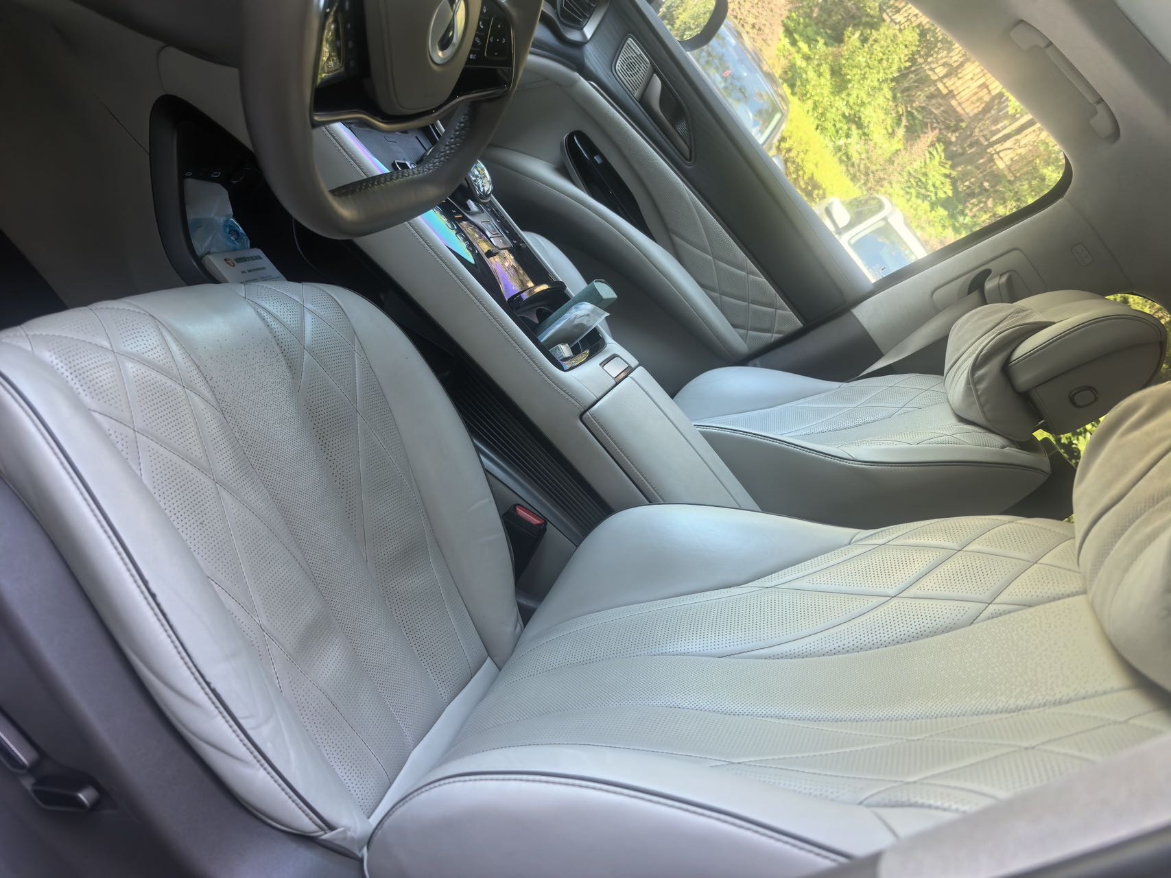 Denza 2022 Denza D9 DM-i 1.5T CVT 970 AWD Flagship