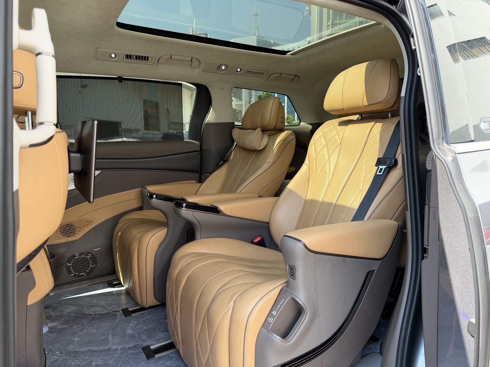 Denza 2022 Denza D9 DM-i 1.5T CVT 970 AWD Flagship