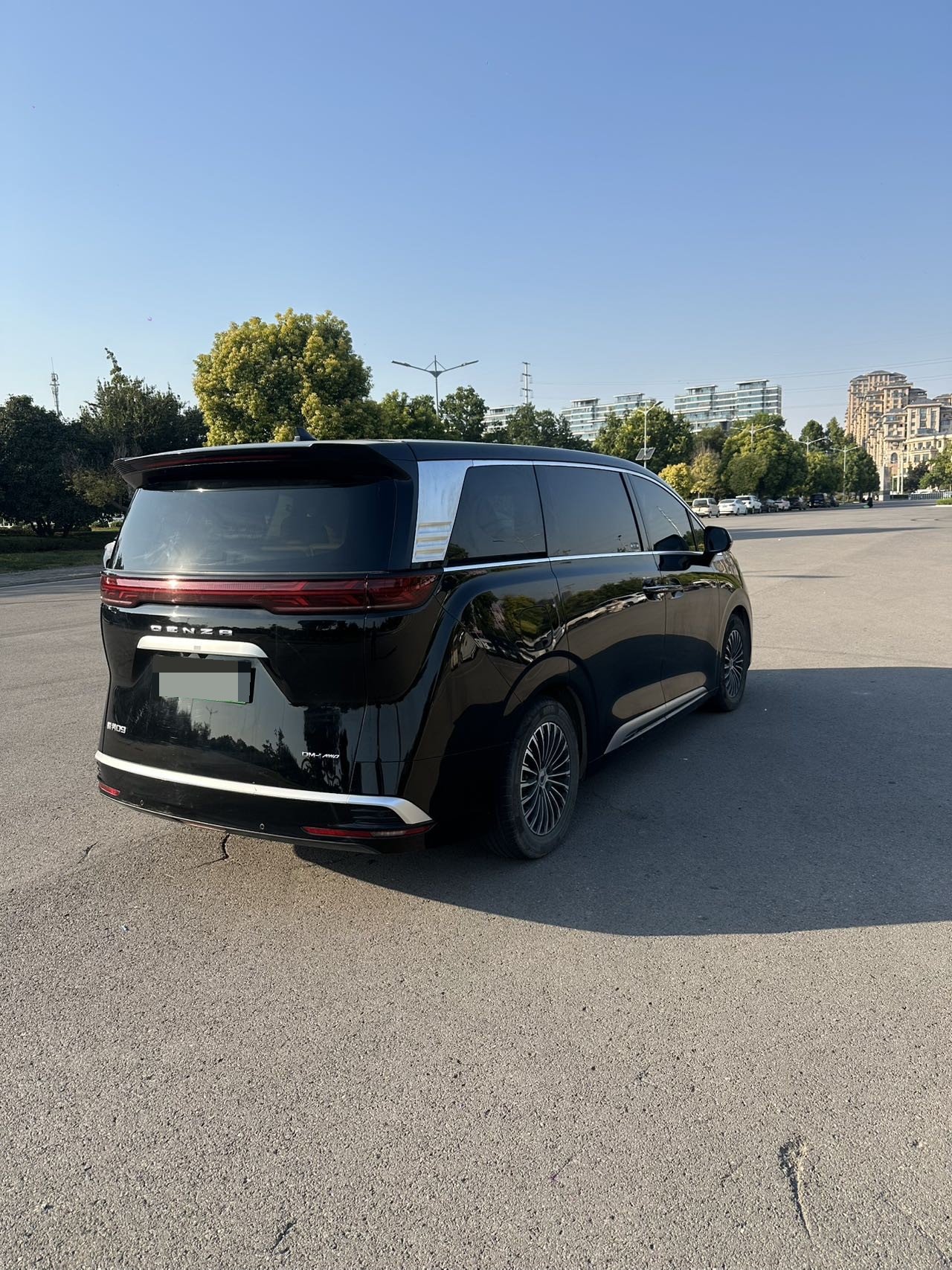 Denza 2022 Denza D9 DM-i 1.5T CVT 970 AWD Premium