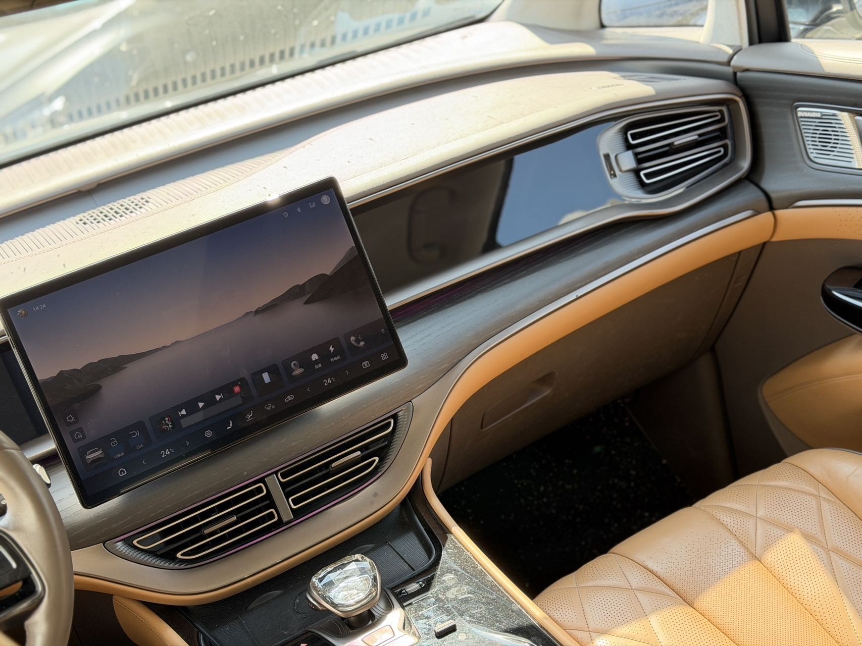 Denza 2022 Denza D9 DM-i 1.5T CVT 970 AWD Flagship