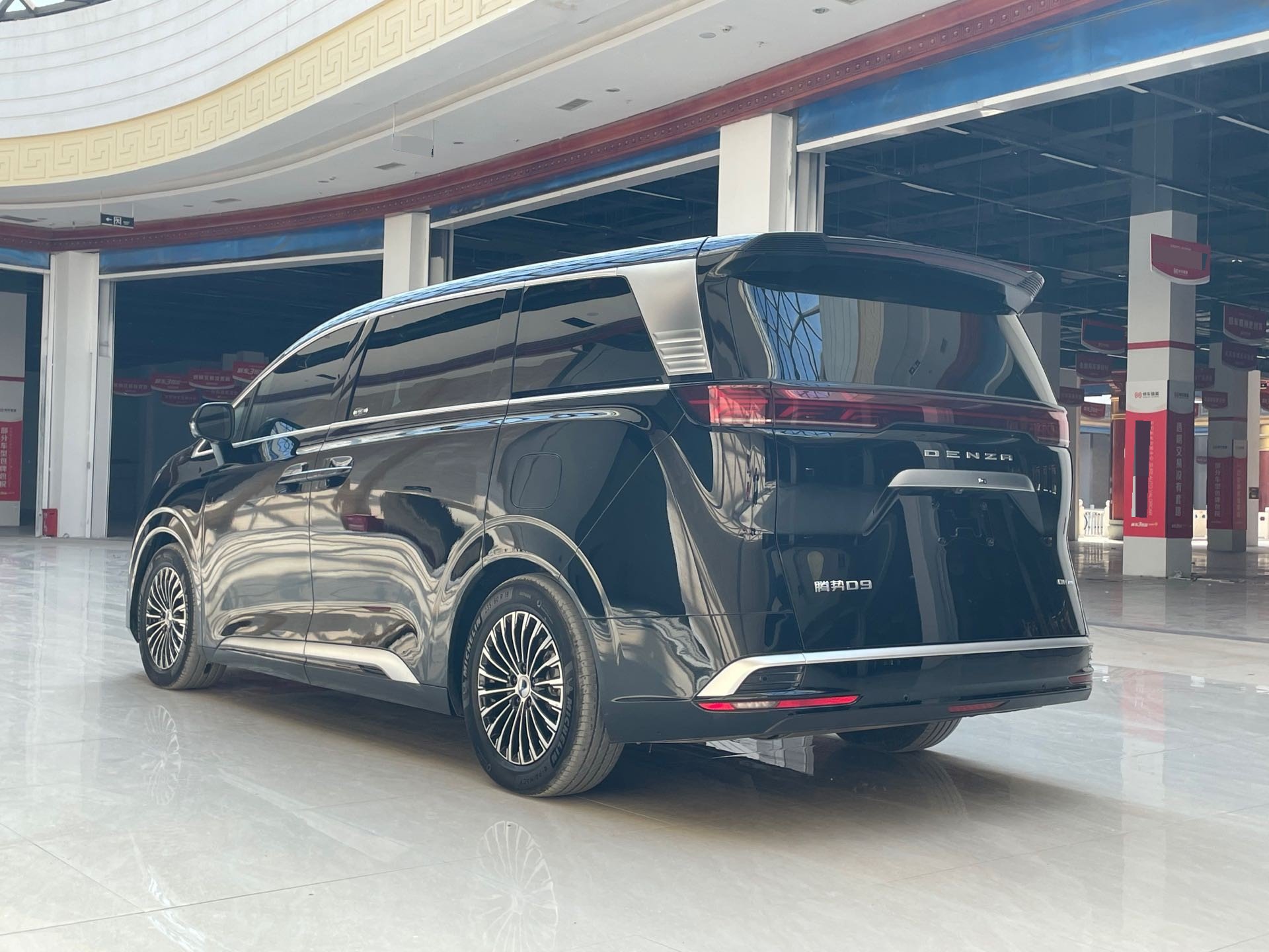 Denza 2024 Denza D9 DM-i 1.5T CVT 980 AWD Premium