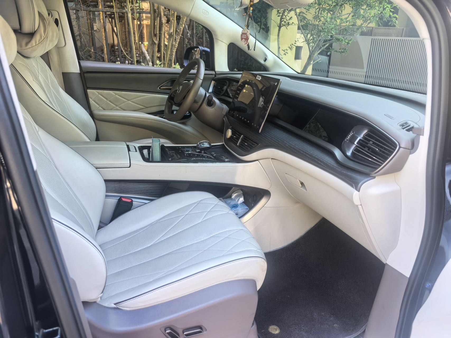 Denza 2022 Denza D9 DM-i 1.5T CVT 970 AWD Flagship