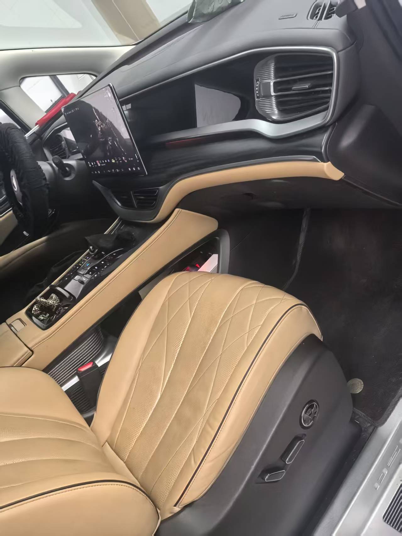 Denza 2024 Denza D9 DM-i 1.5T CVT 980 AWD Premium