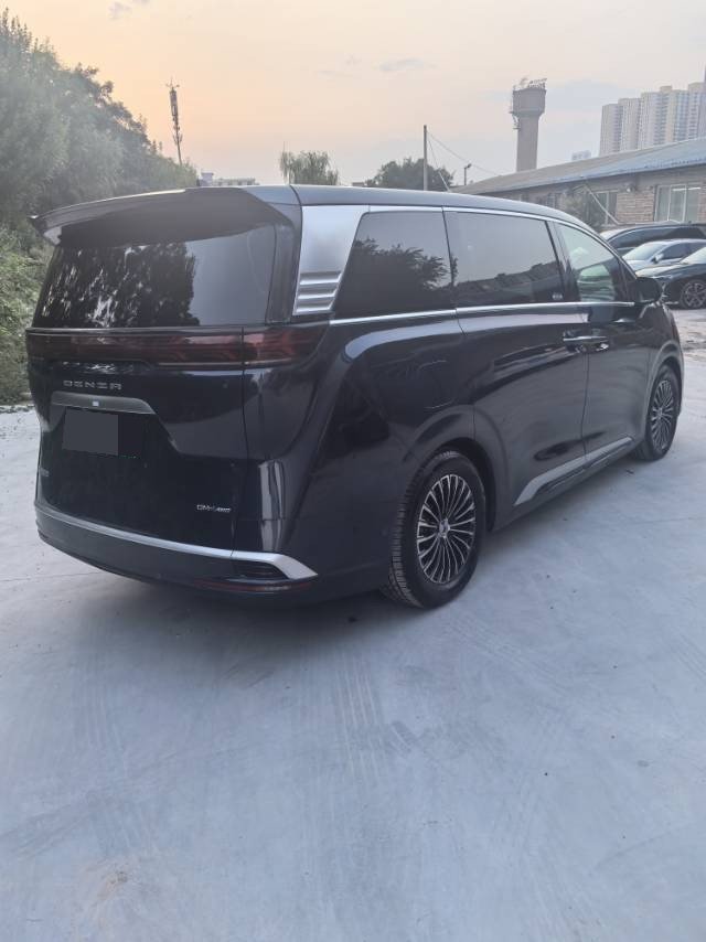 Denza 2022 Denza D9 DM-i 1.5T CVT 970 AWD Flagship