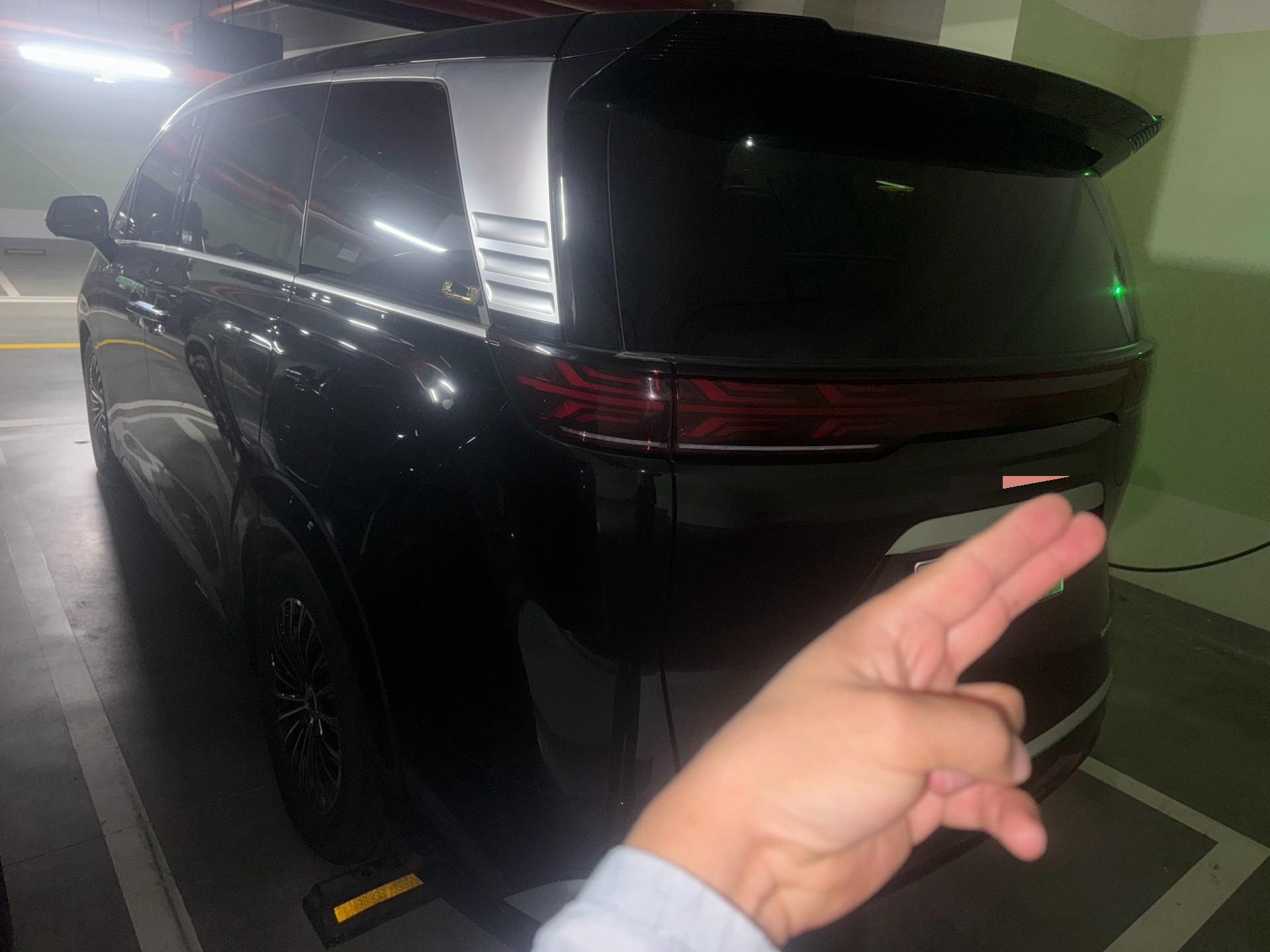 Denza 2022 Denza D9 DM-i 1.5T CVT 970 AWD Flagship