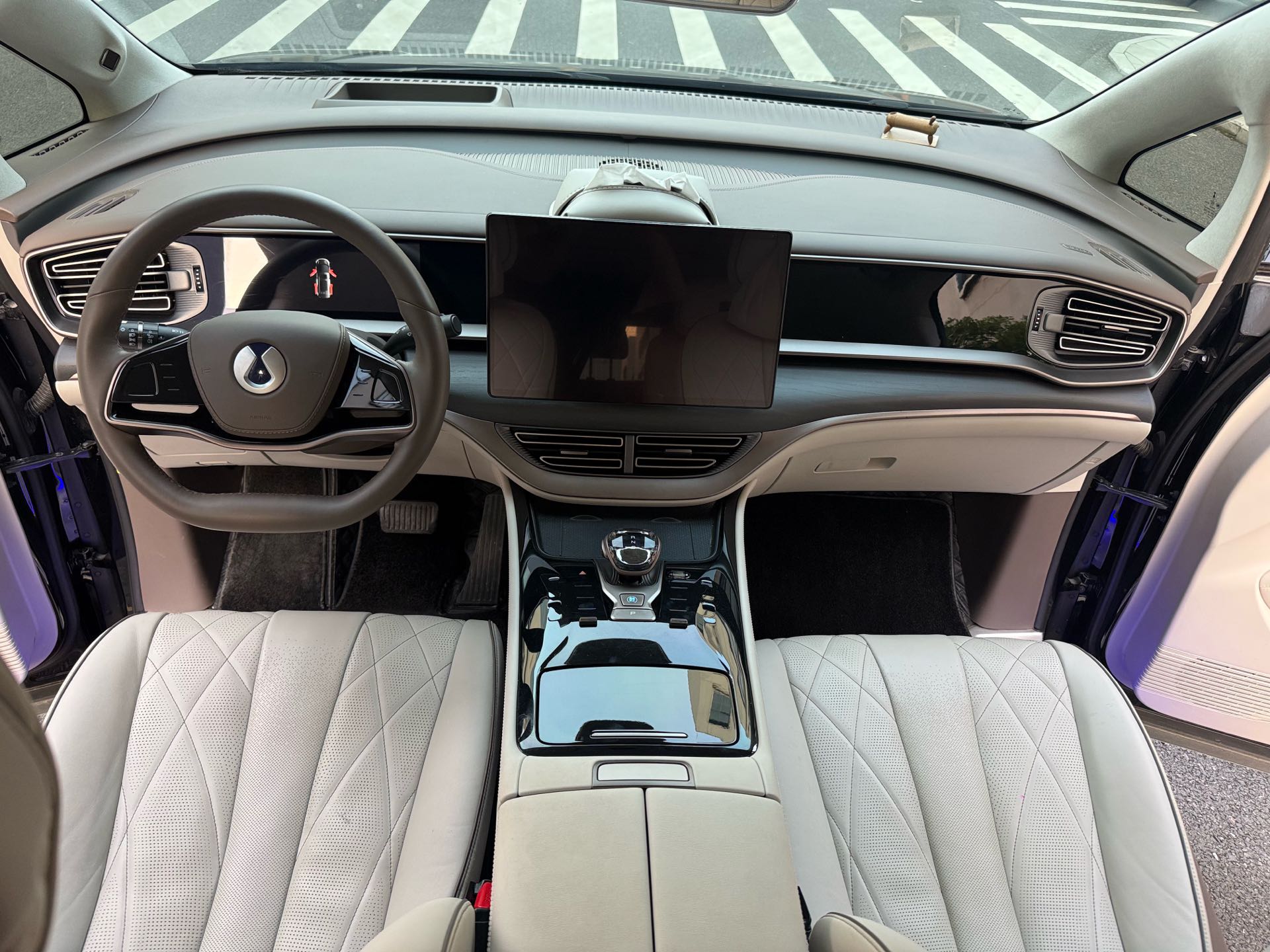 Denza 2022 Denza D9 DM-i 1.5T CVT 970 AWD Flagship