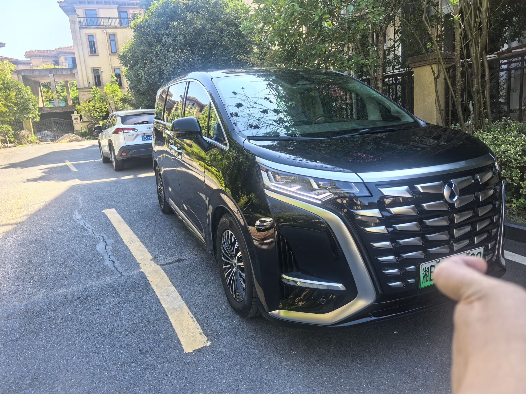 Denza 2022 Denza D9 DM-i 1.5T CVT 970 AWD Flagship