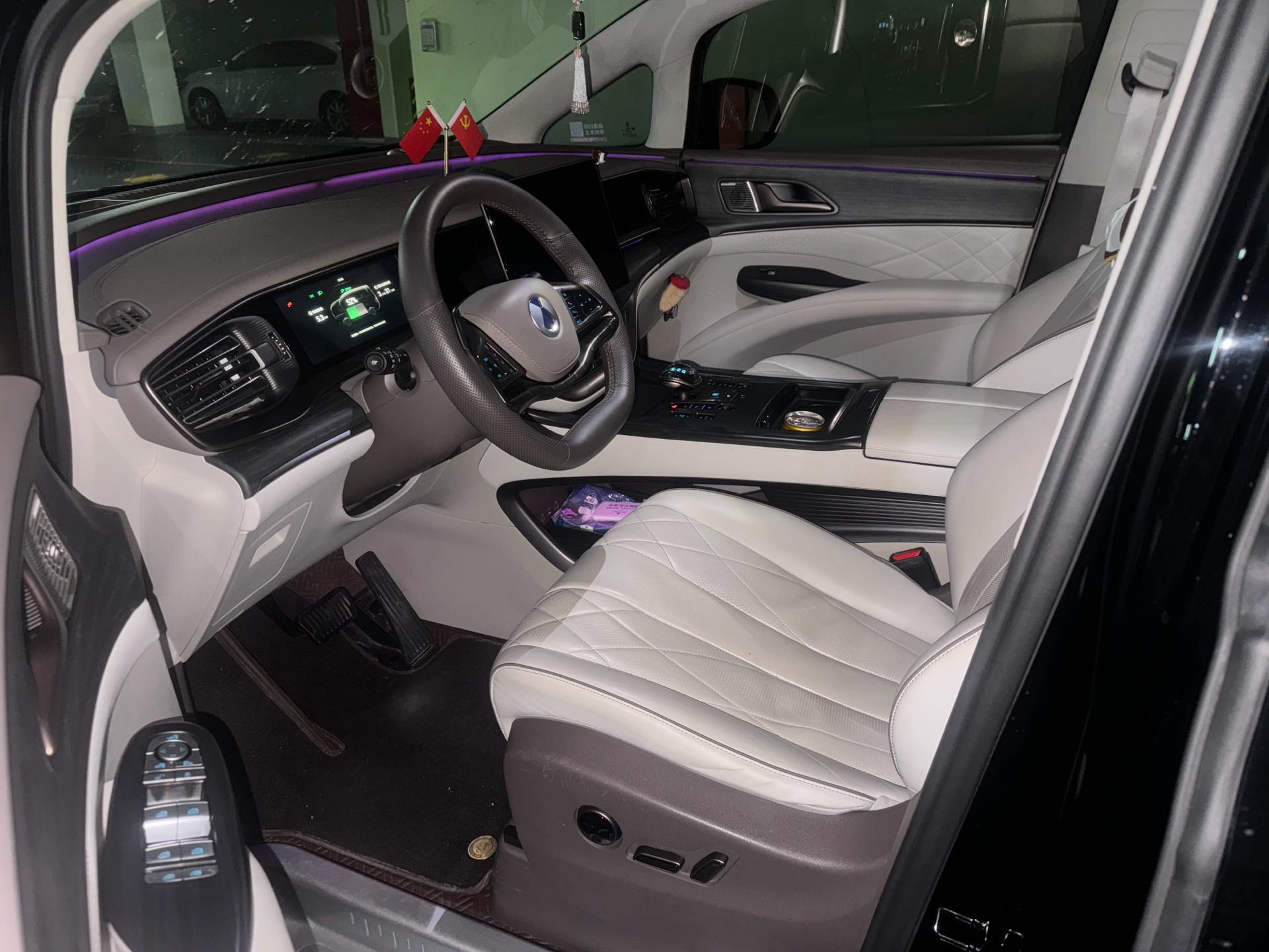 Denza 2022 Denza D9 DM-i 1.5T CVT 970 AWD Flagship