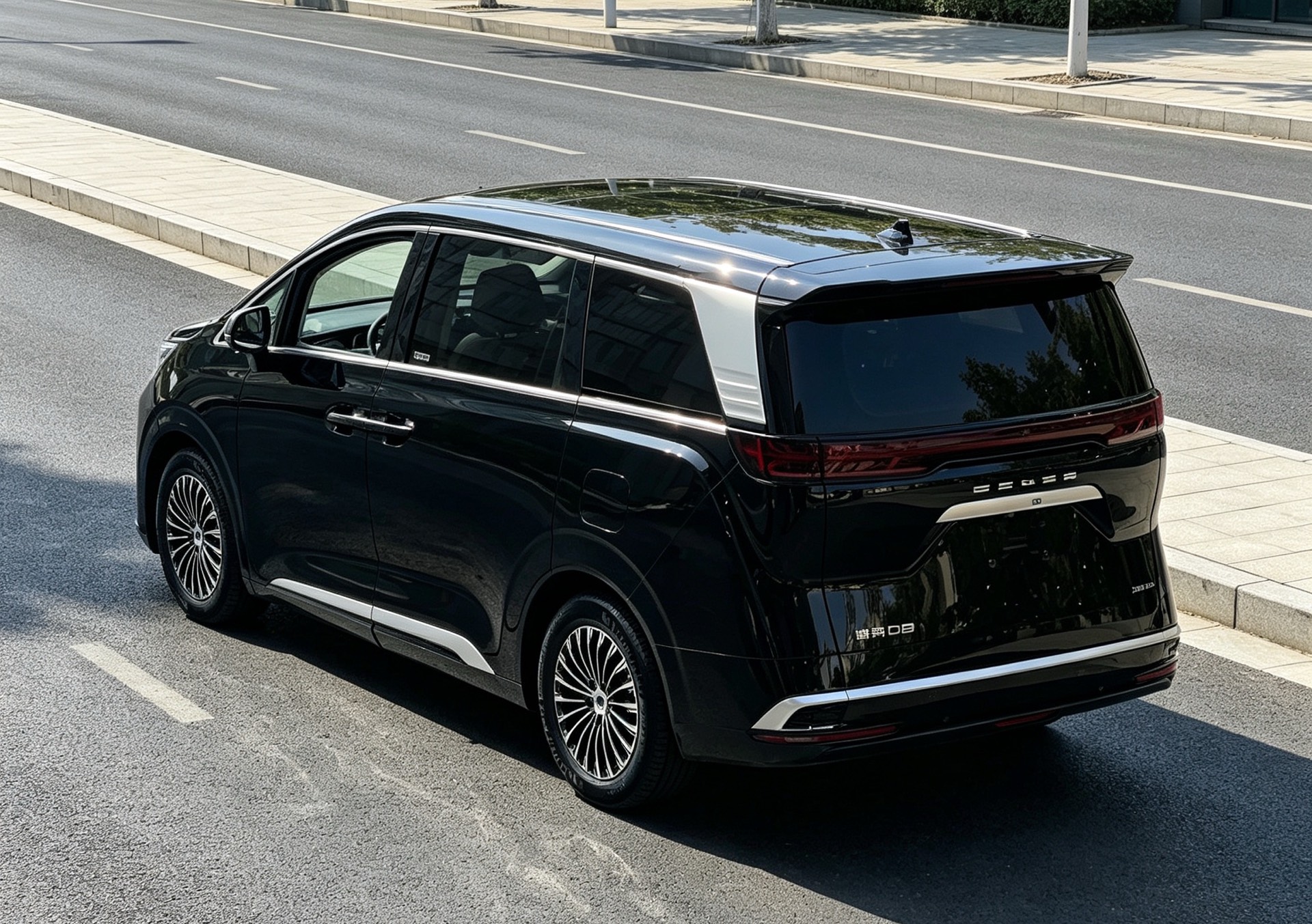 Denza 2024 Denza D9 DM-i 1.5T CVT 980 AWD Premium