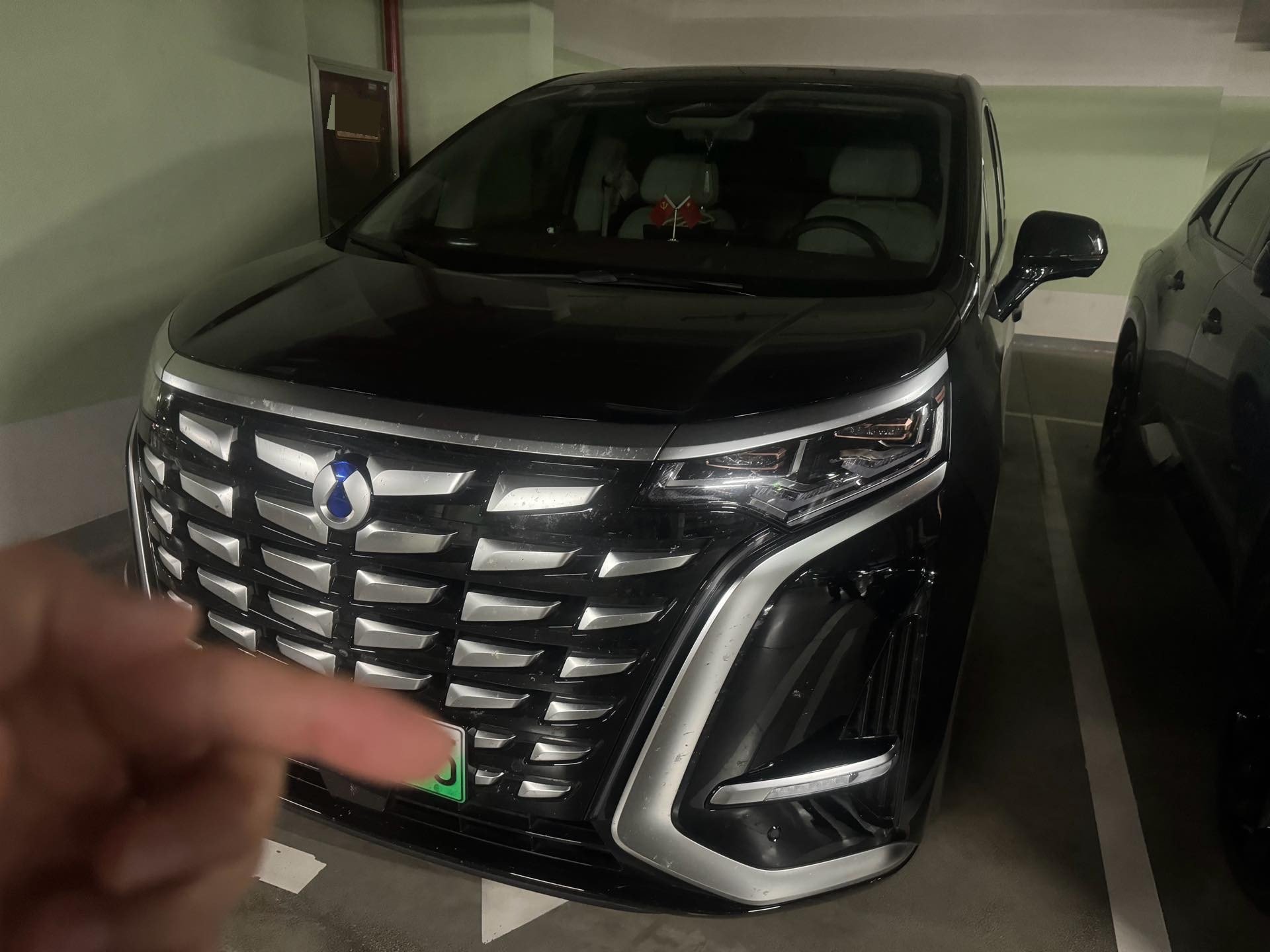 Denza 2022 Denza D9 DM-i 1.5T CVT 970 AWD Flagship