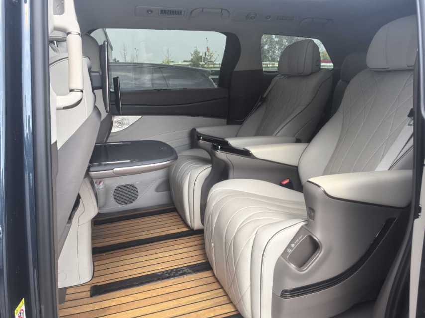Denza 2022 Denza D9 DM-i 1.5T CVT 970 AWD Flagship
