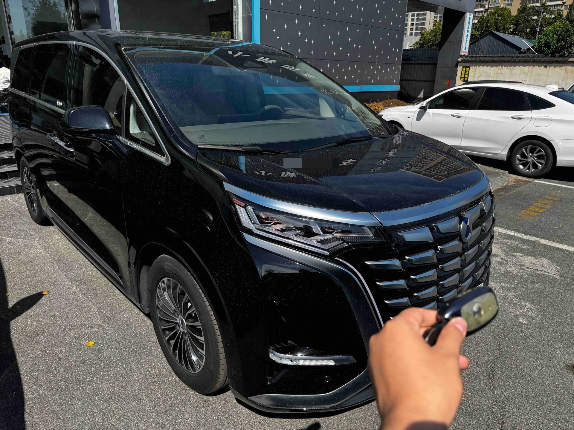 Denza 2022 Denza D9 DM-i 1.5T CVT 970 AWD Flagship
