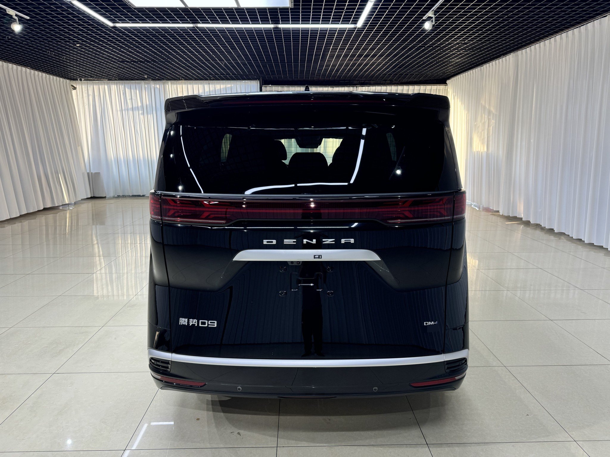 Denza 2025 Denza D9 DM-i 1.5T CVT FWD Premium Voyage