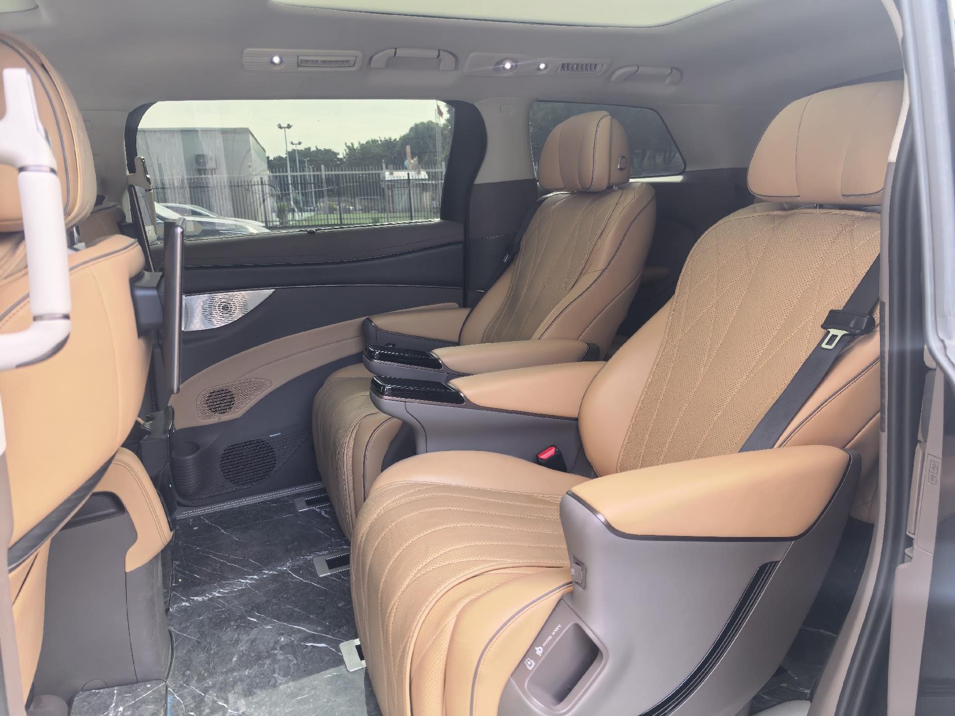 Denza 2022 Denza D9 DM-i 1.5T CVT 970 AWD Premium