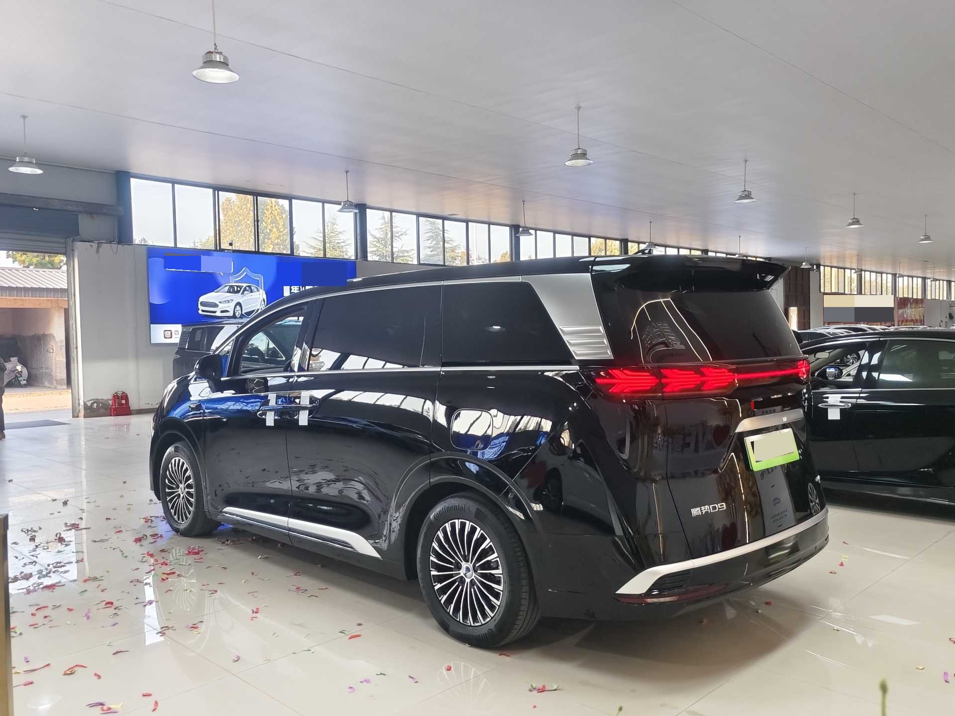 Denza 2025 Denza D9 DM-i 1.5T CVT Smart Driving 1020 AWD Premium