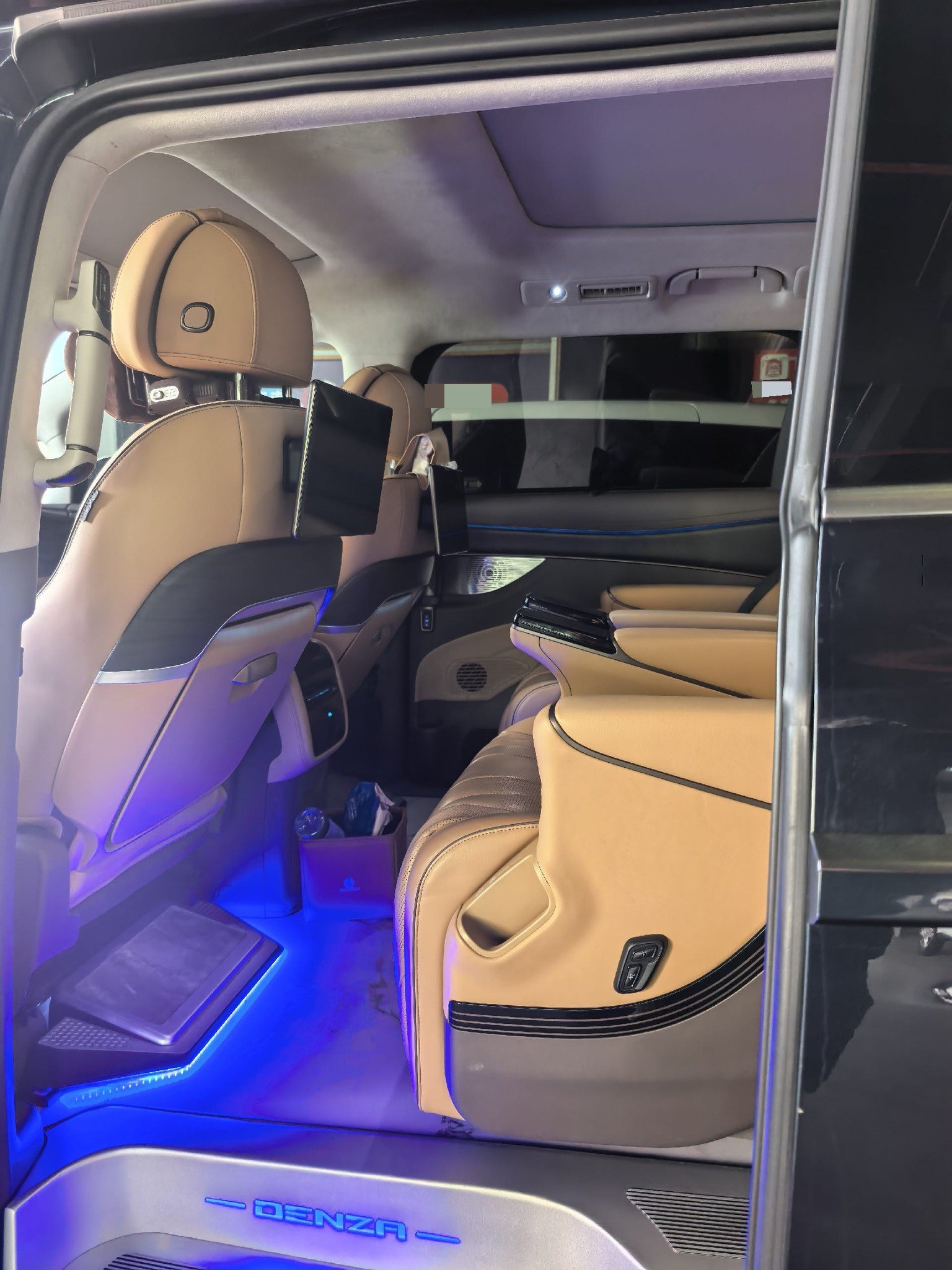 Denza 2022 Denza D9 DM-i 1.5T CVT 970 AWD Flagship
