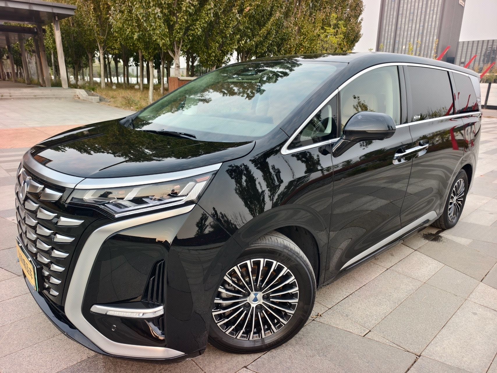 Denza 2022 Denza D9 DM-i 1.5T CVT 970 AWD Premium