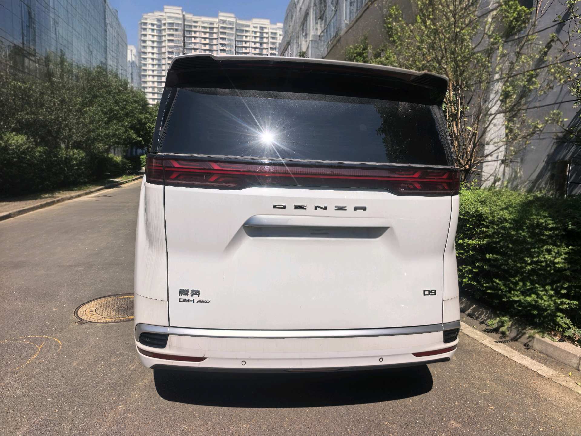 Denza 2022 Denza D9 DM-i 1.5T CVT 970 AWD Premium