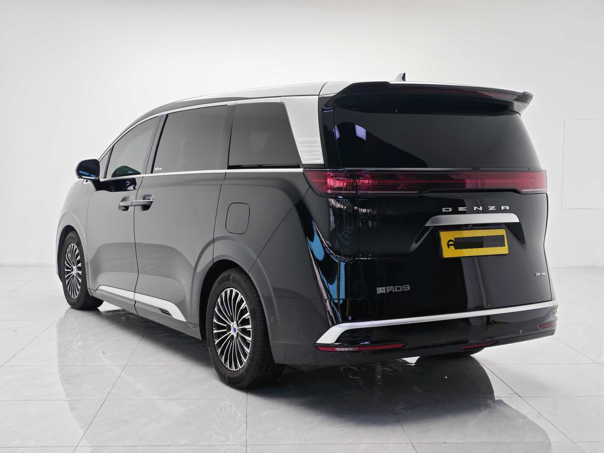 Denza 2022 Denza D9 DM-i 1.5T CVT 970 AWD Flagship