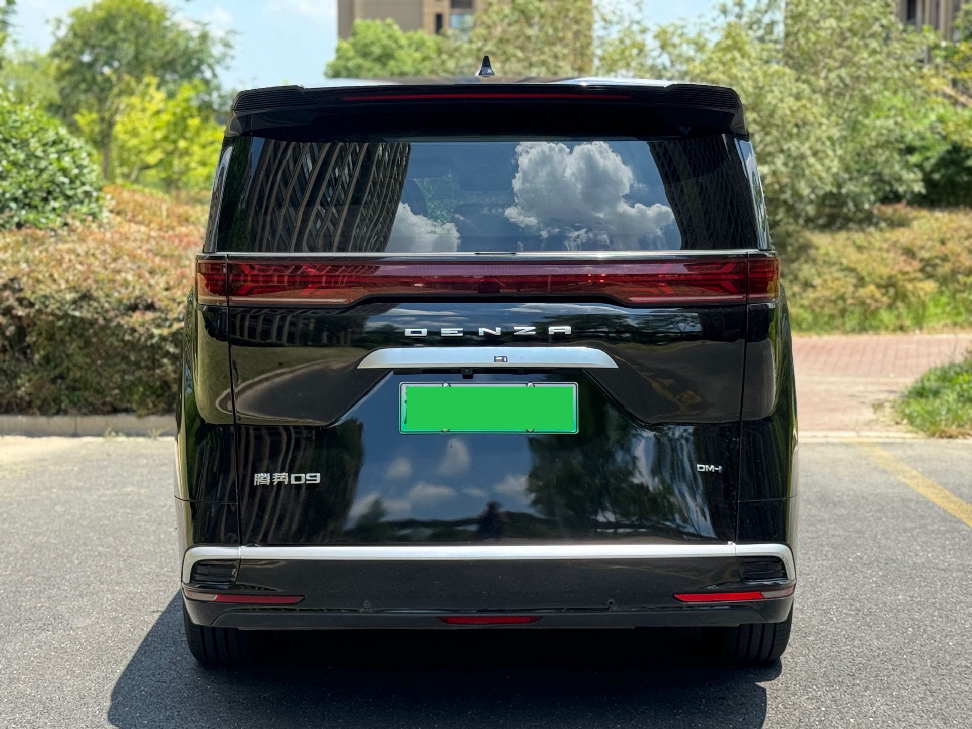 Denza 2024 Denza D9 DM-i 1.5T CVT 980 AWD Premium