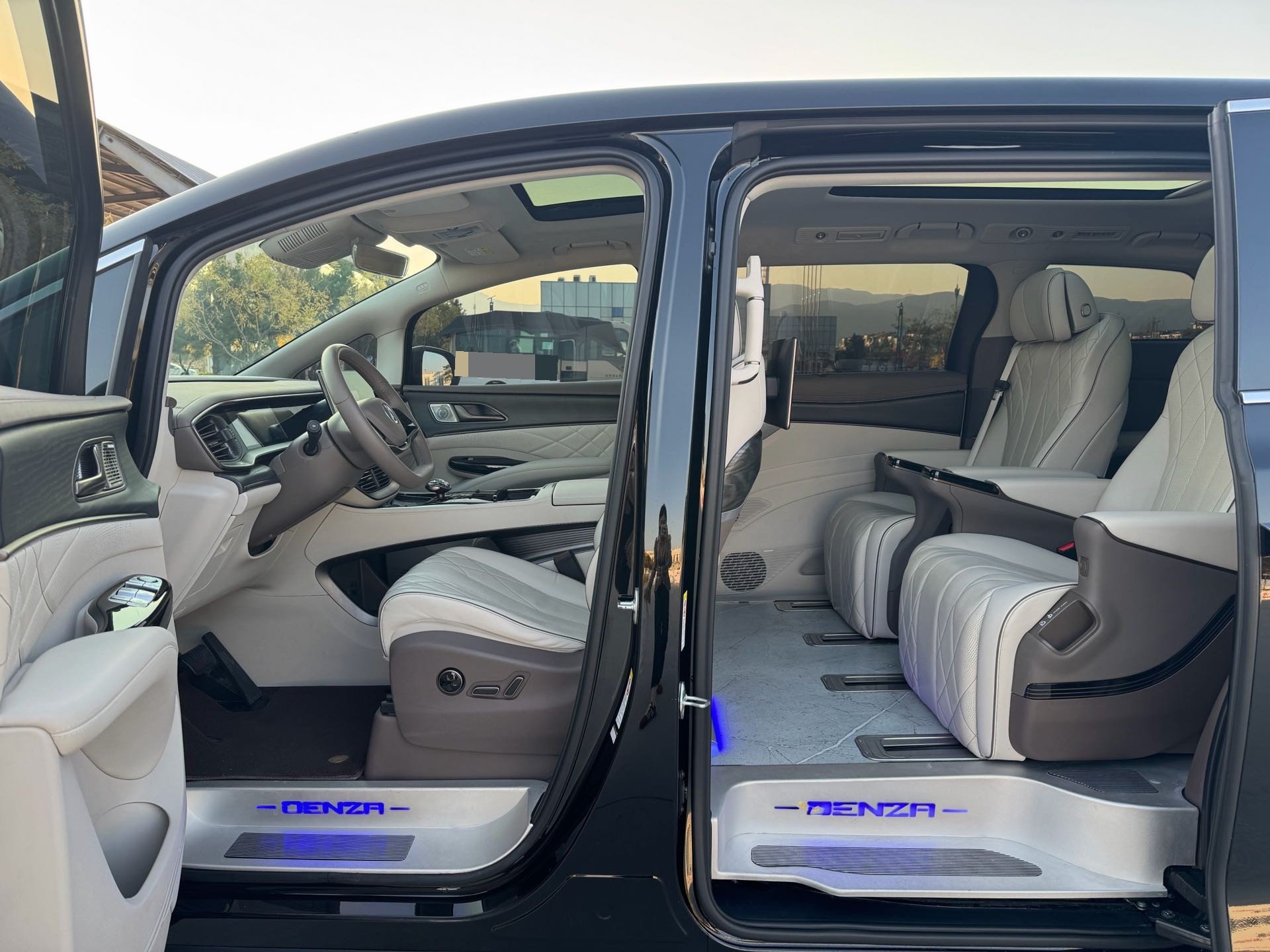 Denza 2022 Denza D9 DM-i 1.5T CVT 970 AWD Premium