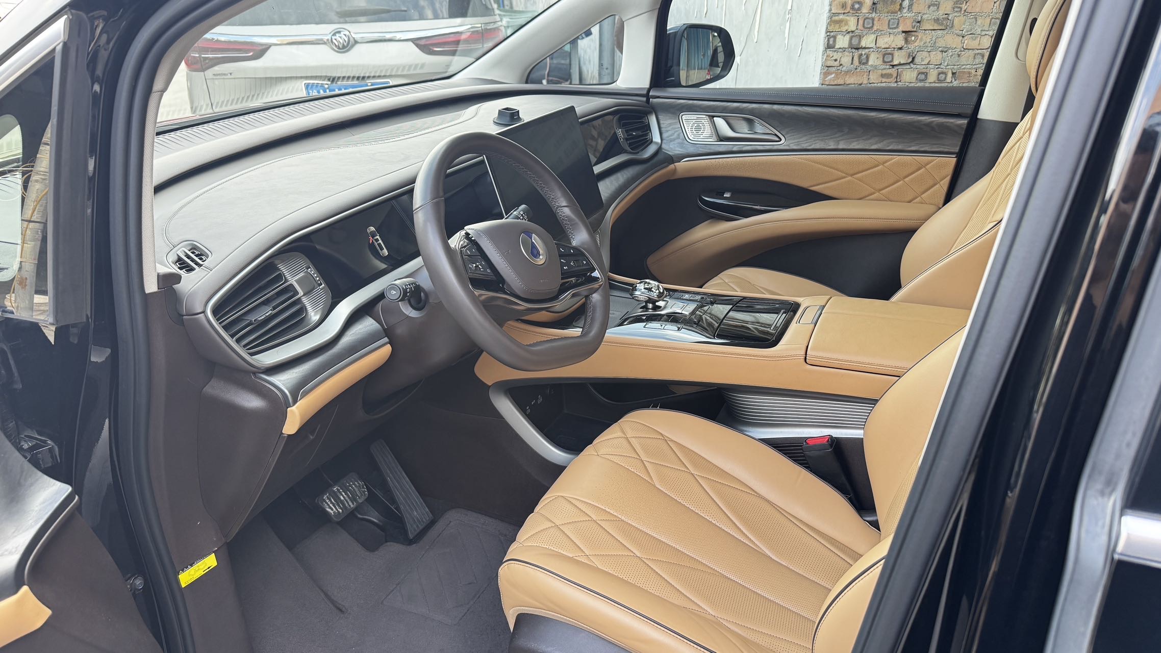 Denza 2024 Denza D9 DM-i 1.5T CVT 970 Luxury