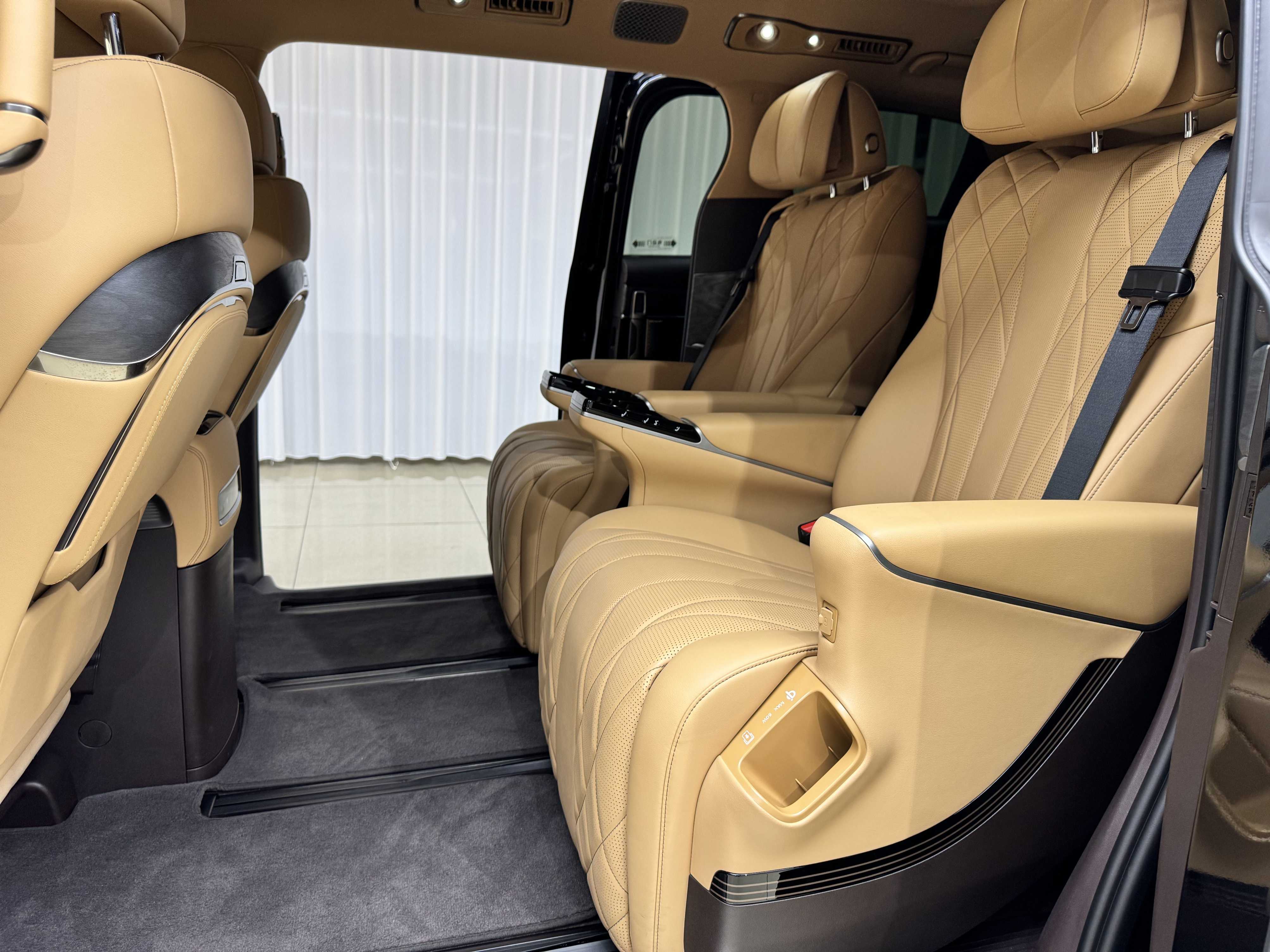 Denza 2025 Denza D9 DM-i 1.5T CVT FWD Premium Voyage