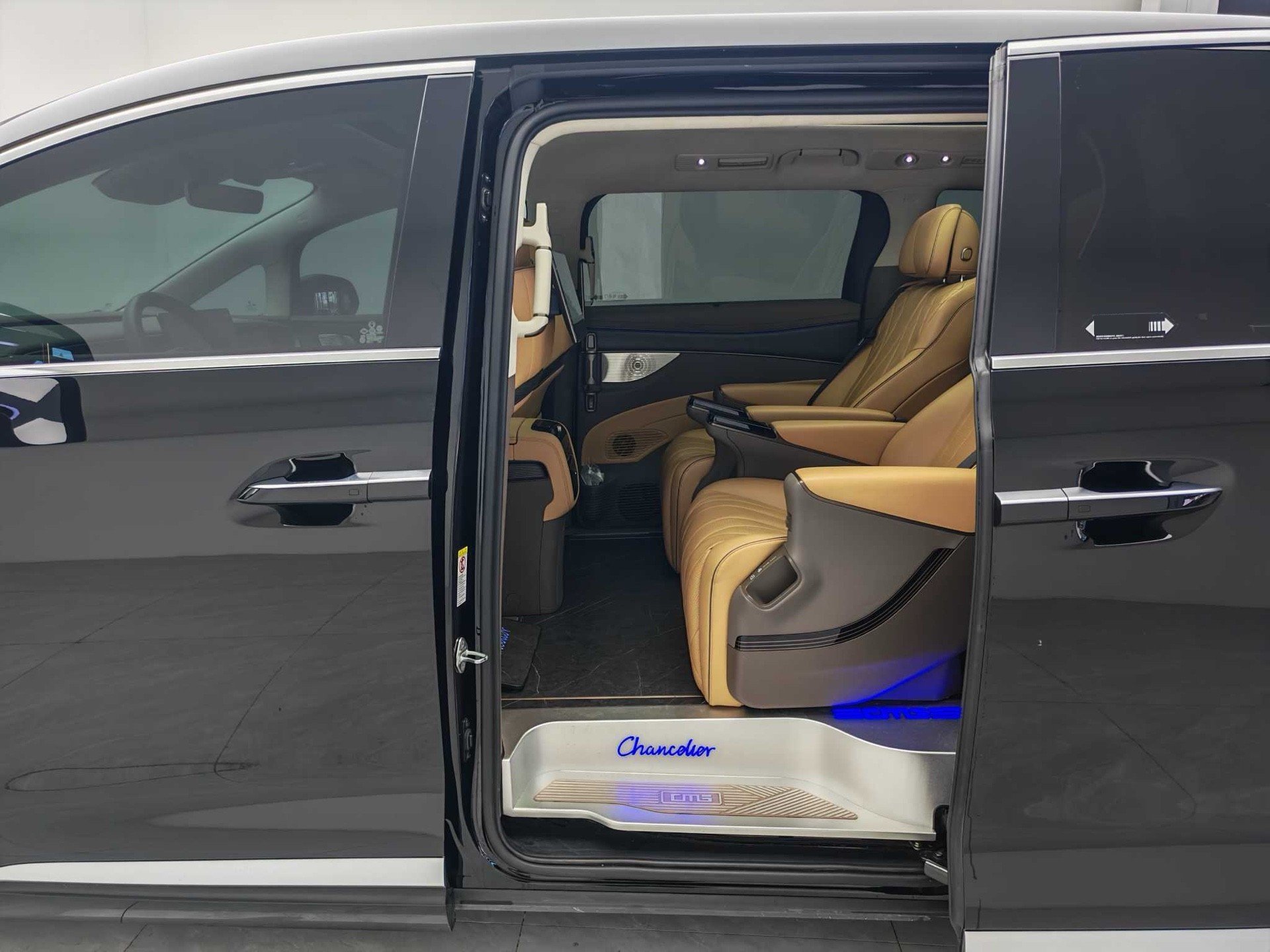 Denza 2022 Denza D9 DM-i 1.5T CVT 970 AWD Flagship