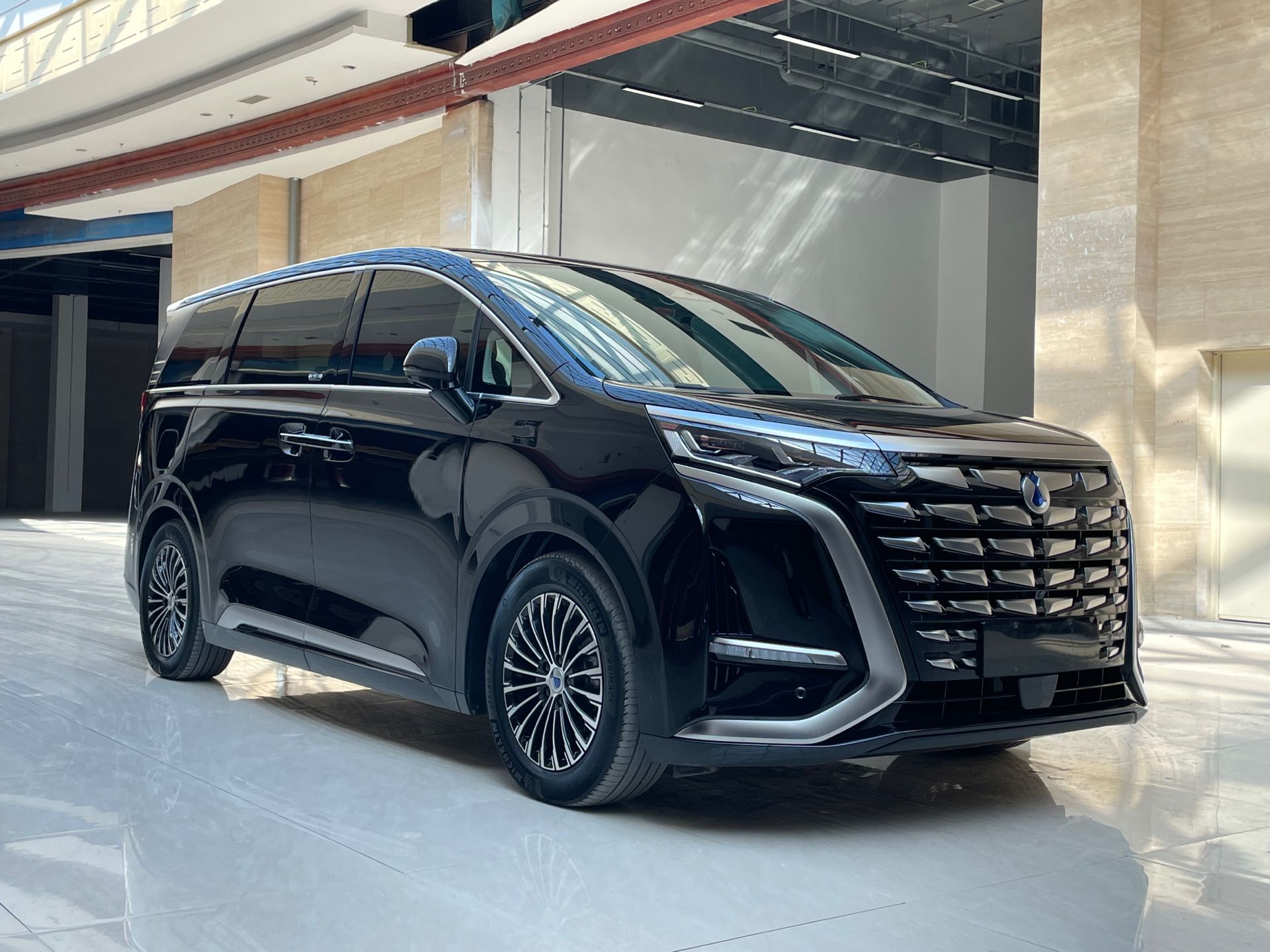 Denza 2024 Denza D9 DM-i 1.5T CVT 980 AWD Premium