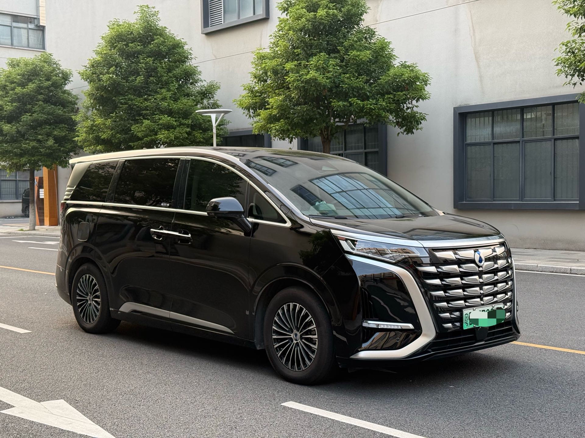 Denza 2022 Denza D9 DM-i 1.5T CVT 970 AWD Flagship