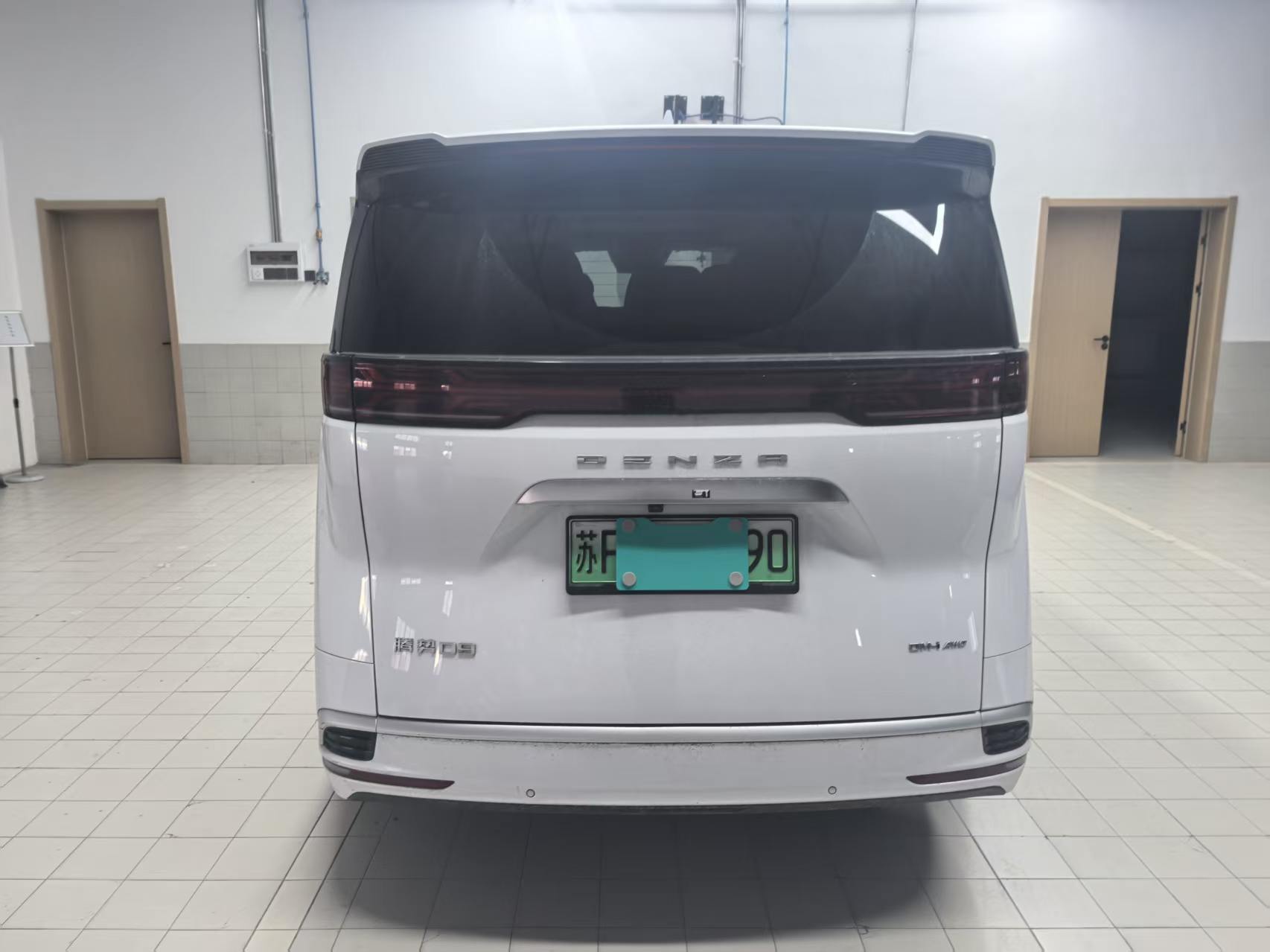 Denza 2024 Denza D9 DM-i 1.5T CVT 980 AWD Premium