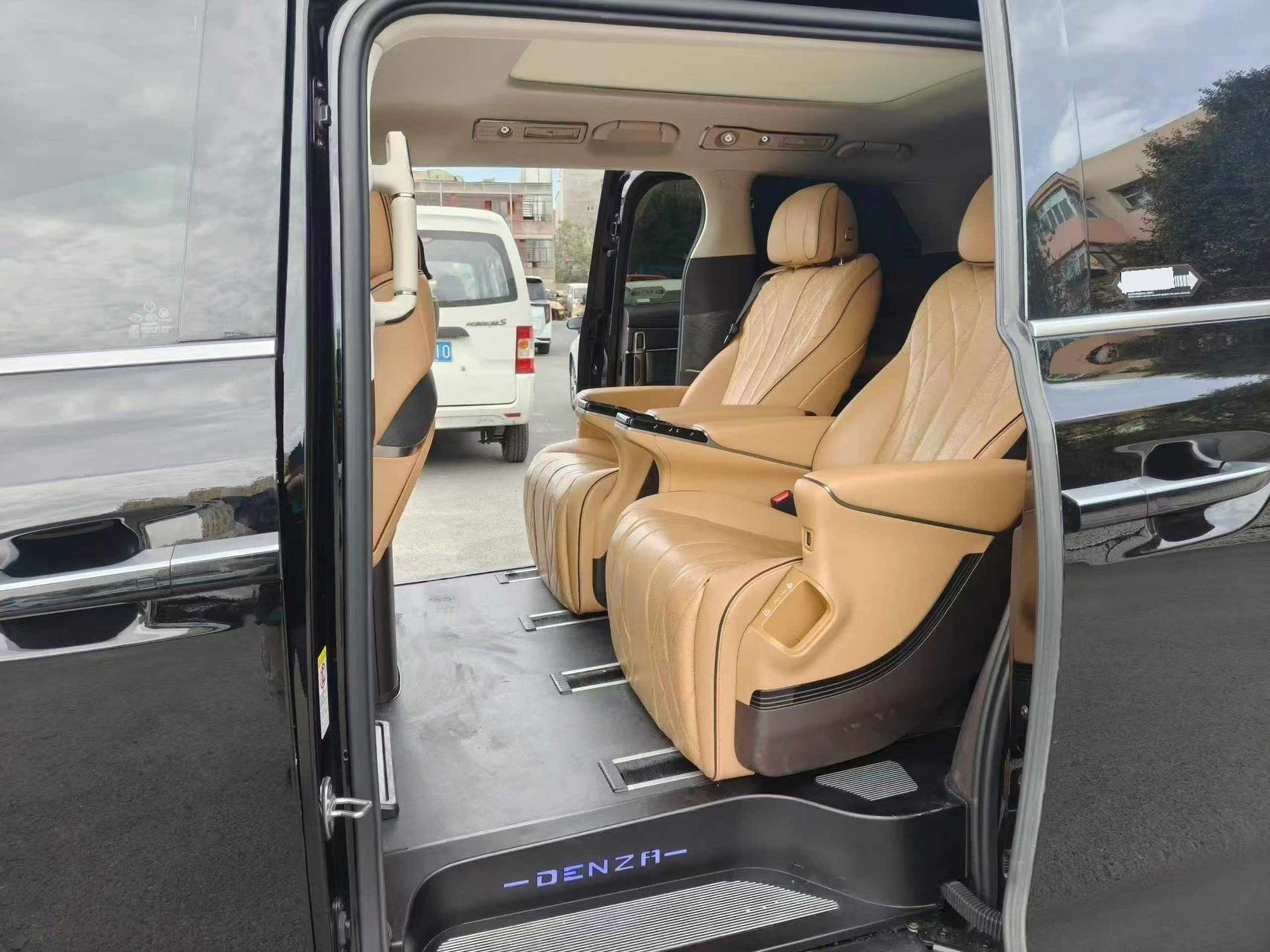 Denza 2024 Denza D9 DM-i 1.5T CVT 970 Luxury