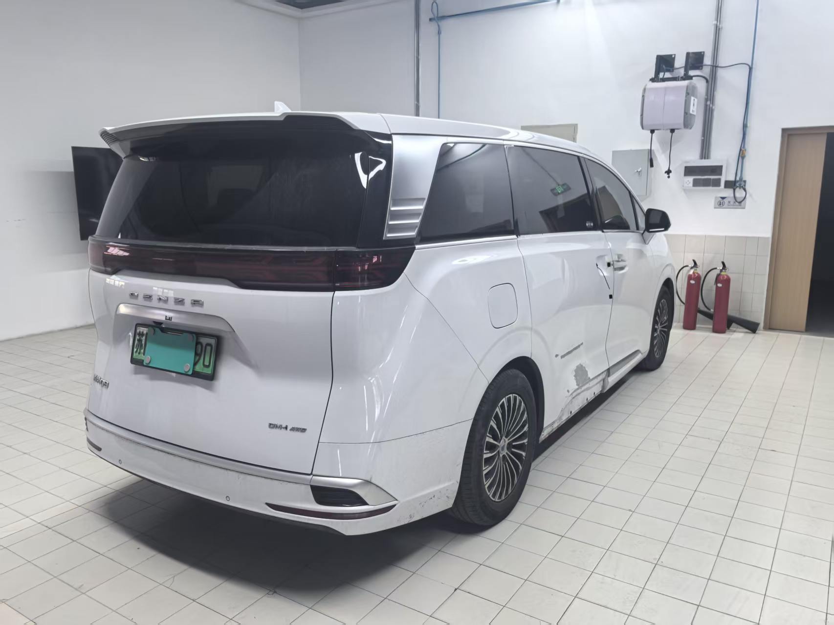 Denza 2024 Denza D9 DM-i 1.5T CVT 980 AWD Premium