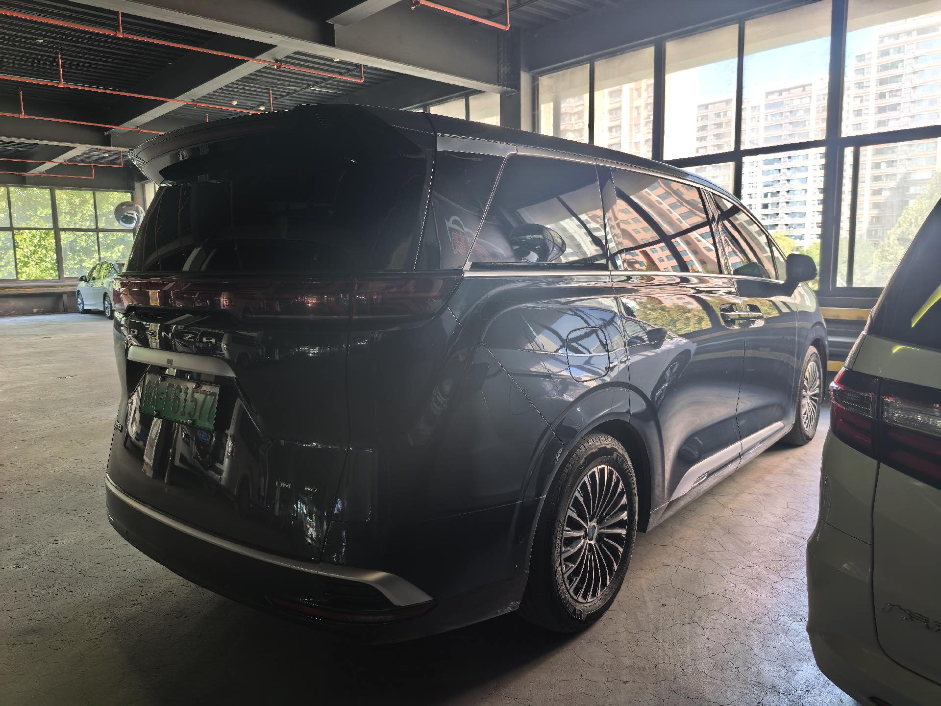 Denza 2022 Denza D9 DM-i 1.5T CVT 970 AWD Flagship