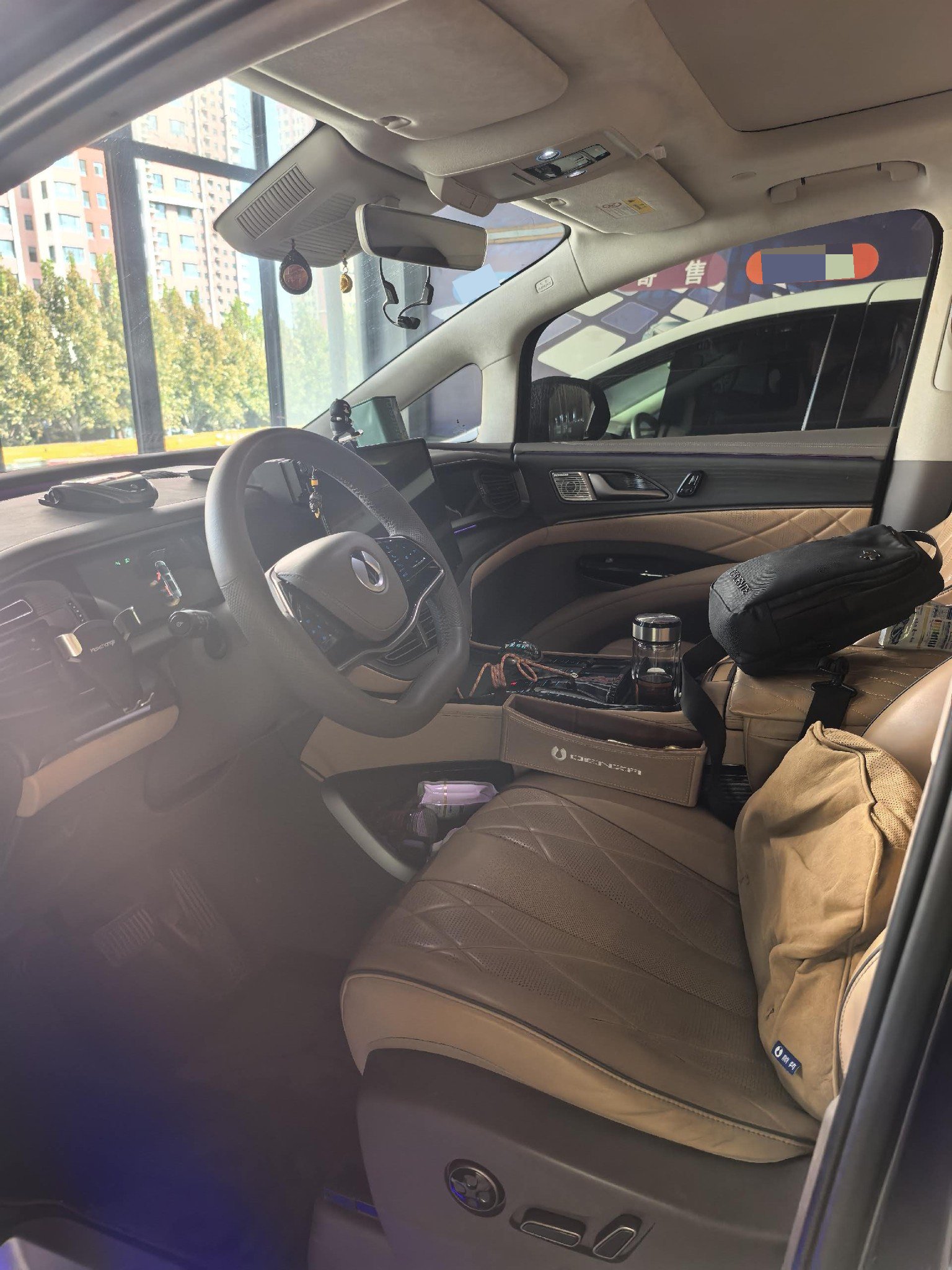 Denza 2022 Denza D9 DM-i 1.5T CVT 970 AWD Flagship