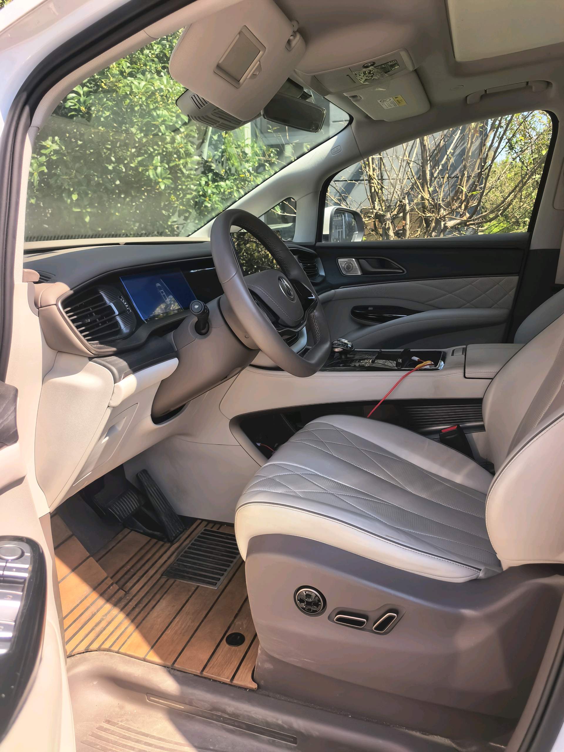 Denza 2022 Denza D9 DM-i 1.5T CVT 970 AWD Premium
