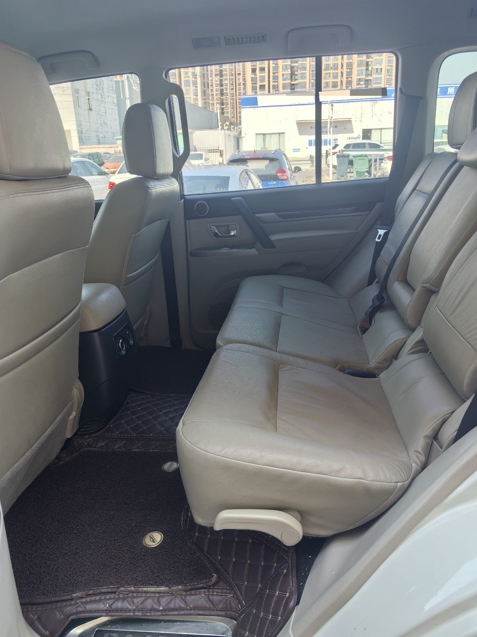 Mitsubishi Pajero 2017 3.8 Middle East Version
