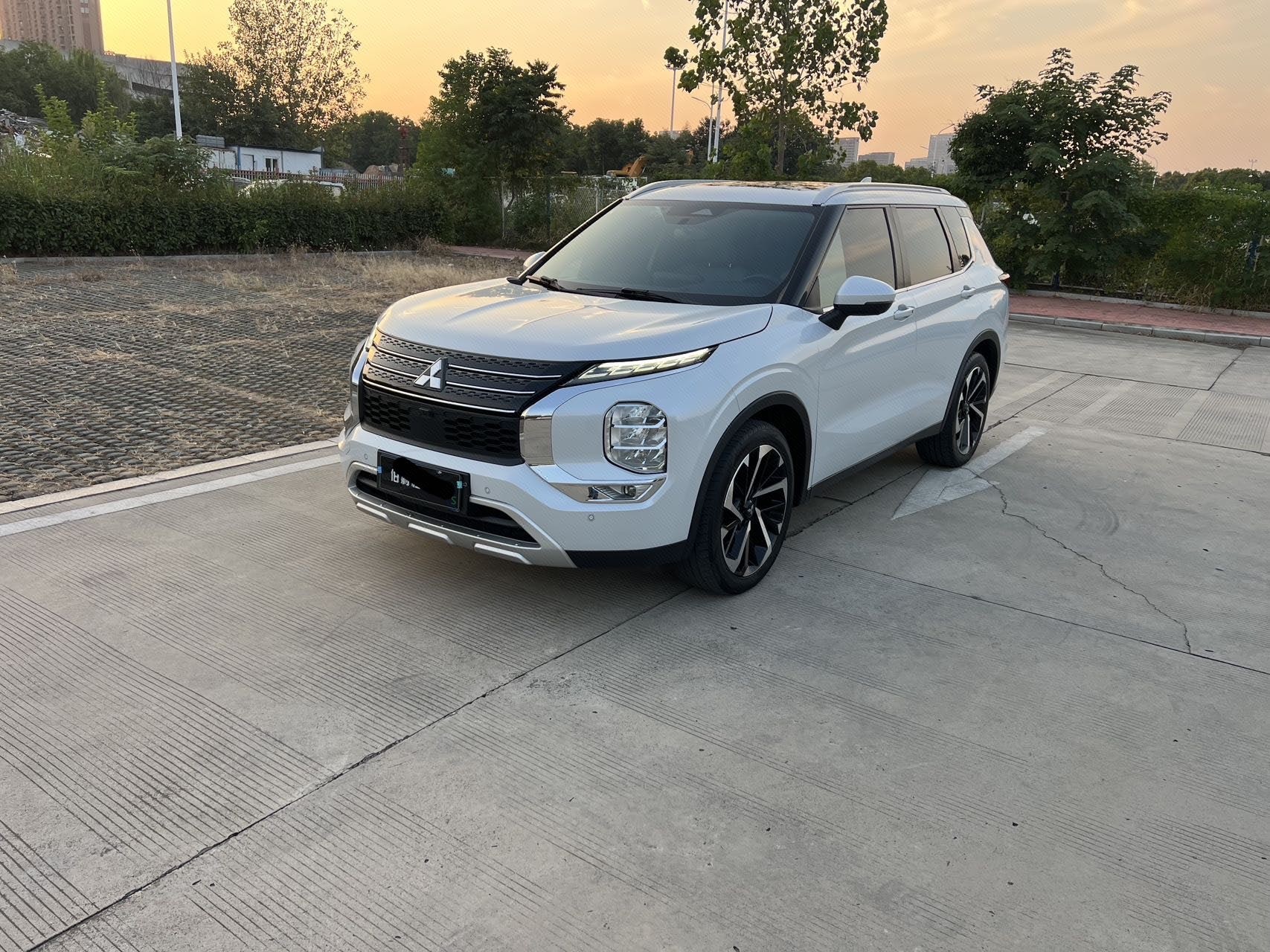 Mitsubishi Outlander 2023 48V 1.5T CVT AWD Premium 5-Seater