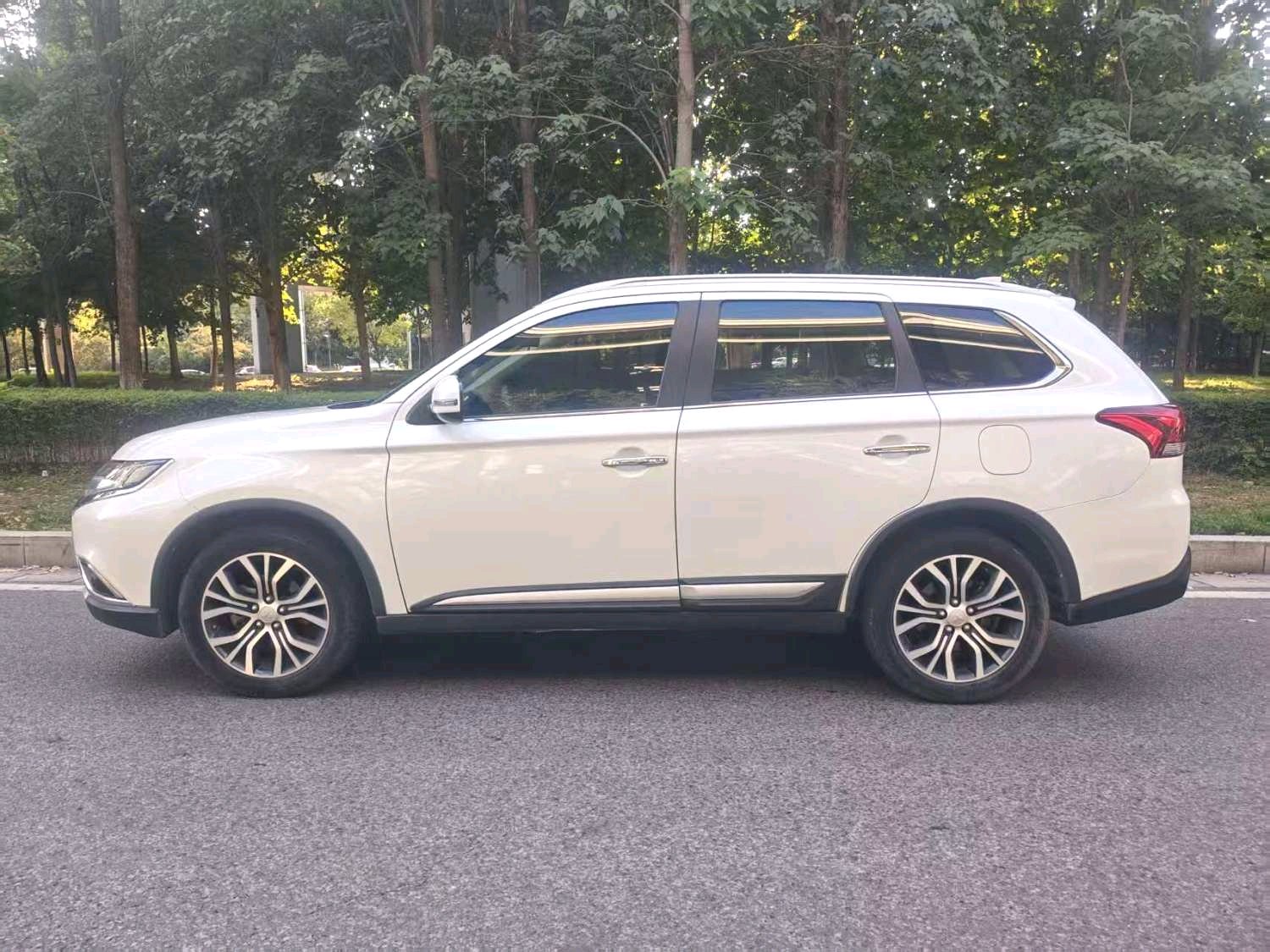 Mitsubishi Outlander 2018 2.4 CVT AWD Luxury 7-Seater